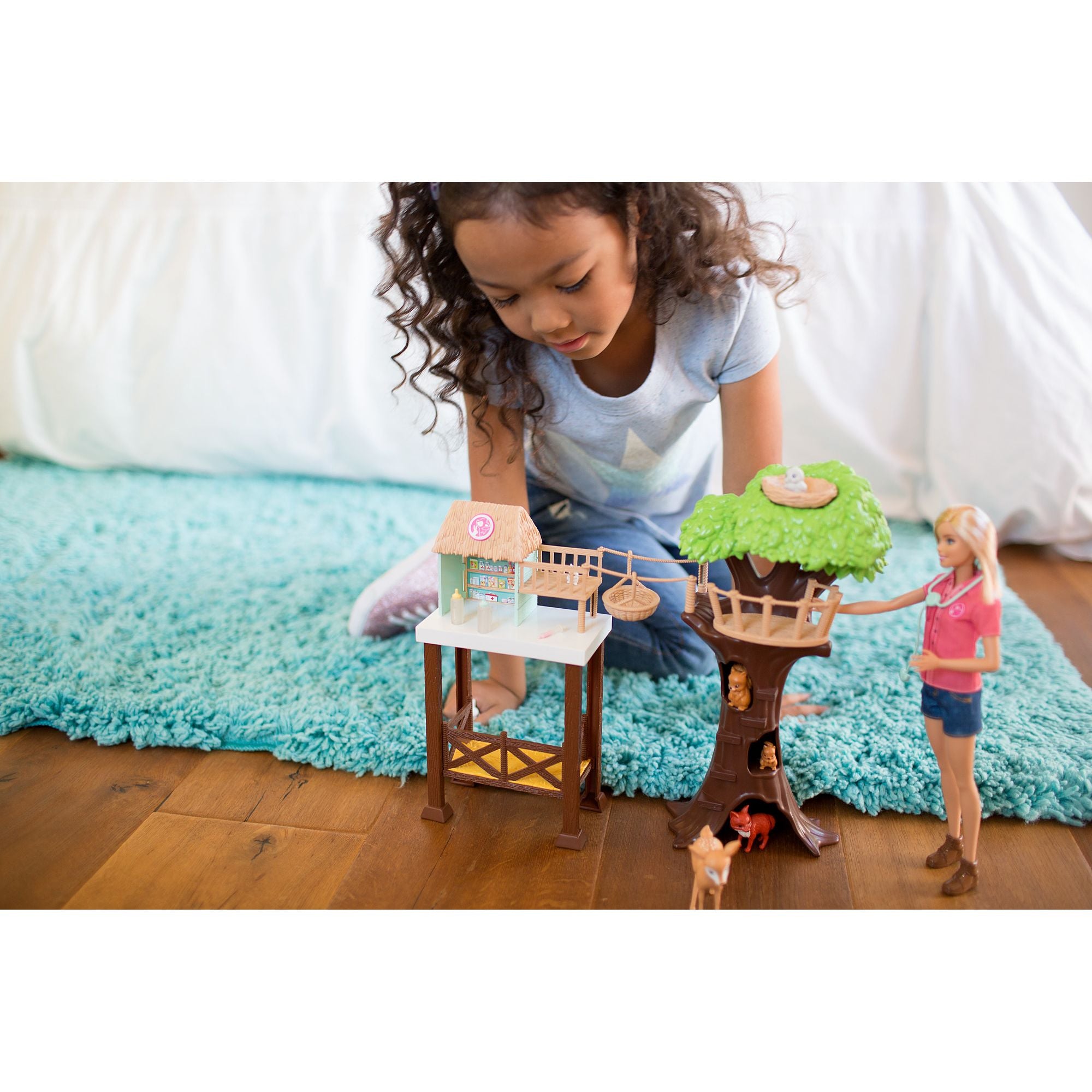 Barbie Animal Rescuer Doll Woodland Forest Rescue Care Center Shelter & Playset