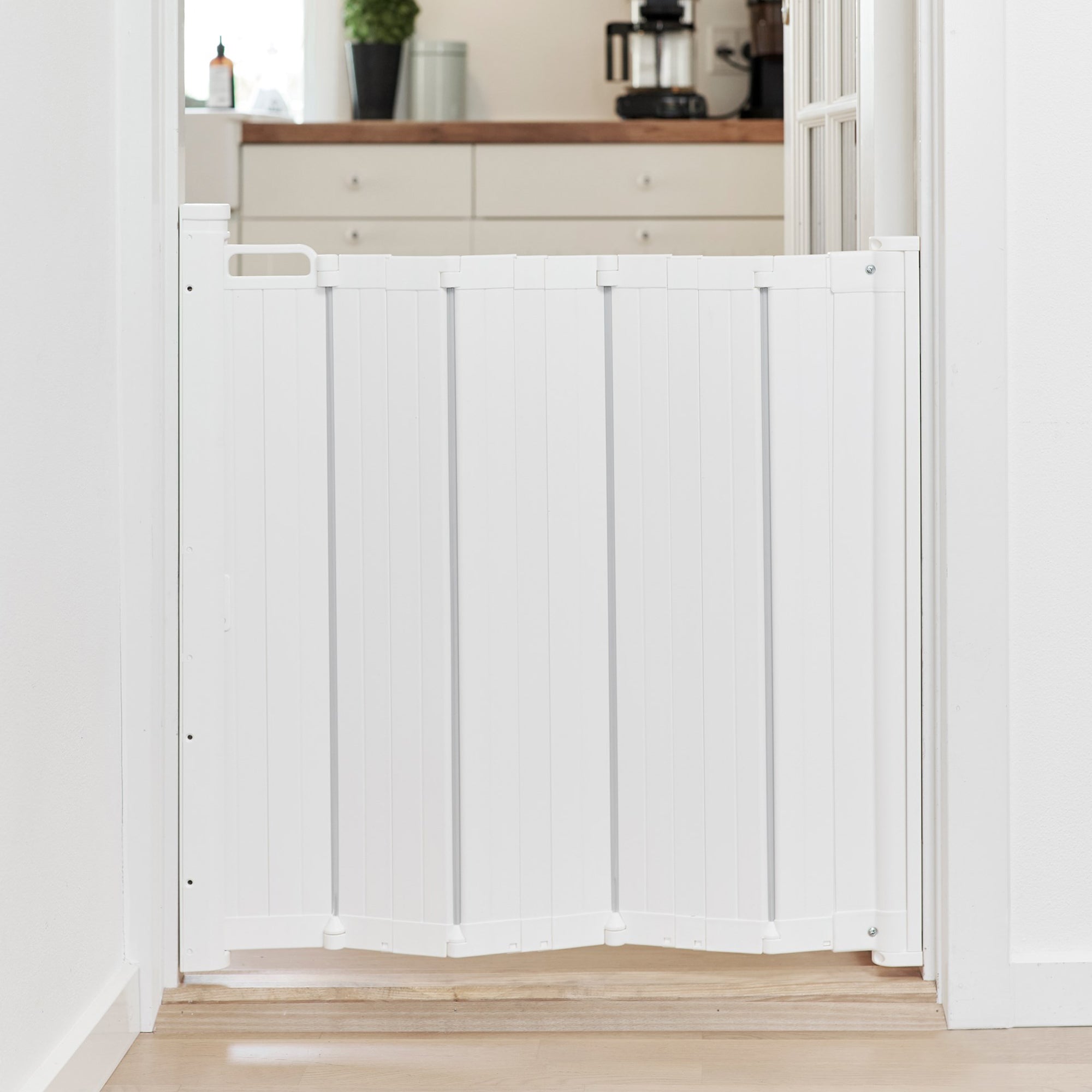 BabyDan Guard Me 25.4-36 In Wide Doorway Auto Safety Baby Gate, White (Open Box)
