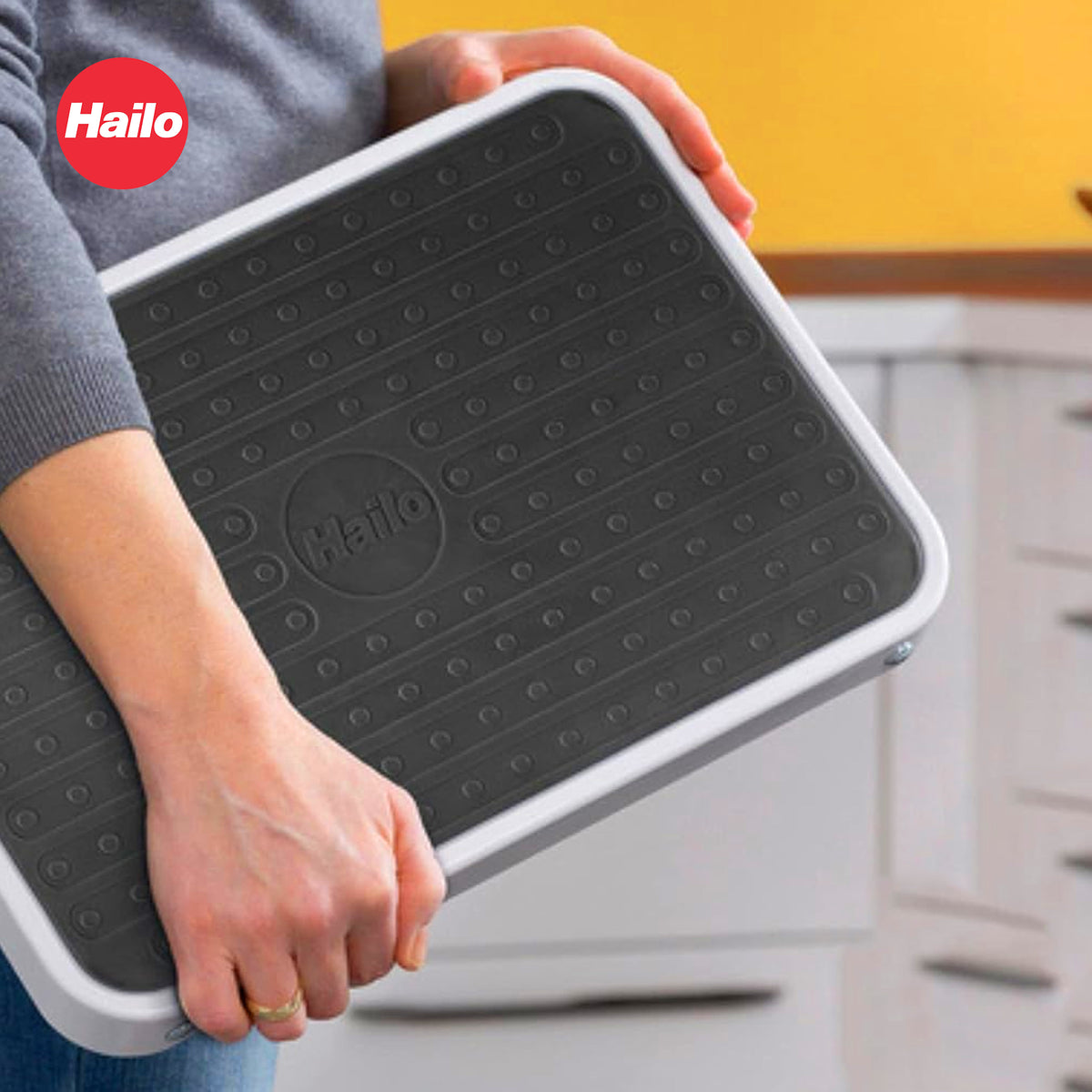 Hailo Folding Step Stool, OneStep Platform, Non-Skid, 330 Lbs Capacity (Used) - VMInnovations