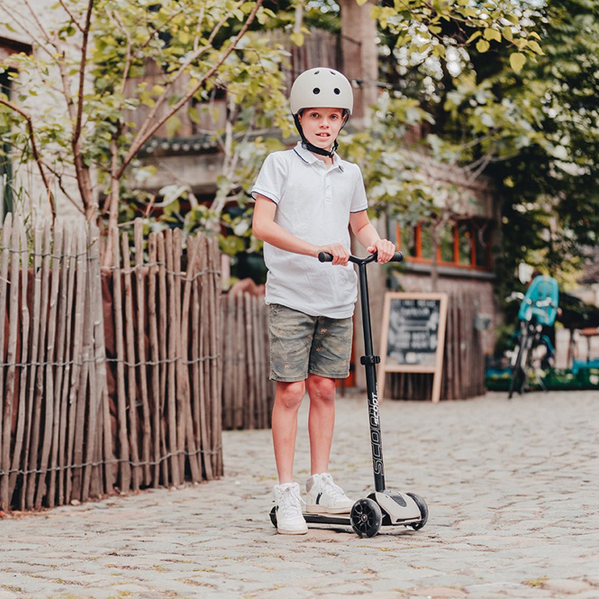 Scoot & Ride 5 Kids Adjustable Kick Scooter w/LED Wheels, Ash (Open Box) - VMInnovations