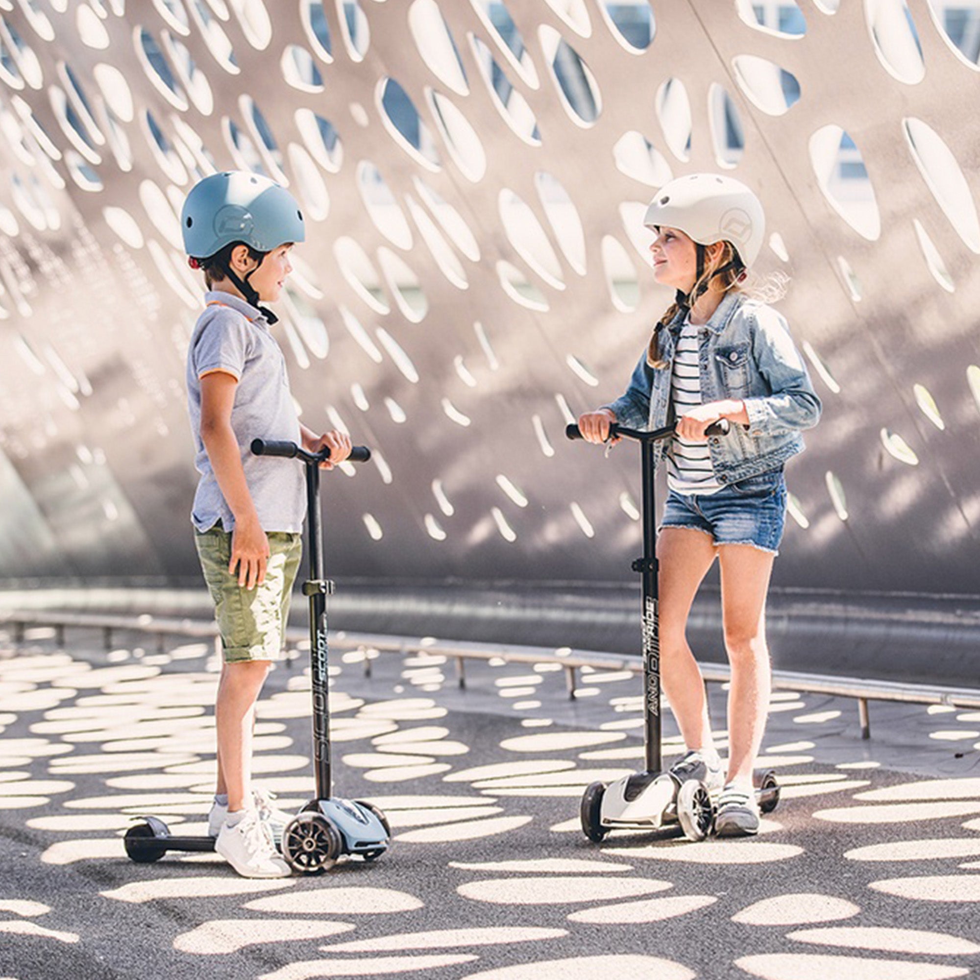 Scoot & Ride 5 Kids Adjustable Kick Scooter w/LED Wheels, Ash (Open Box) - VMInnovations