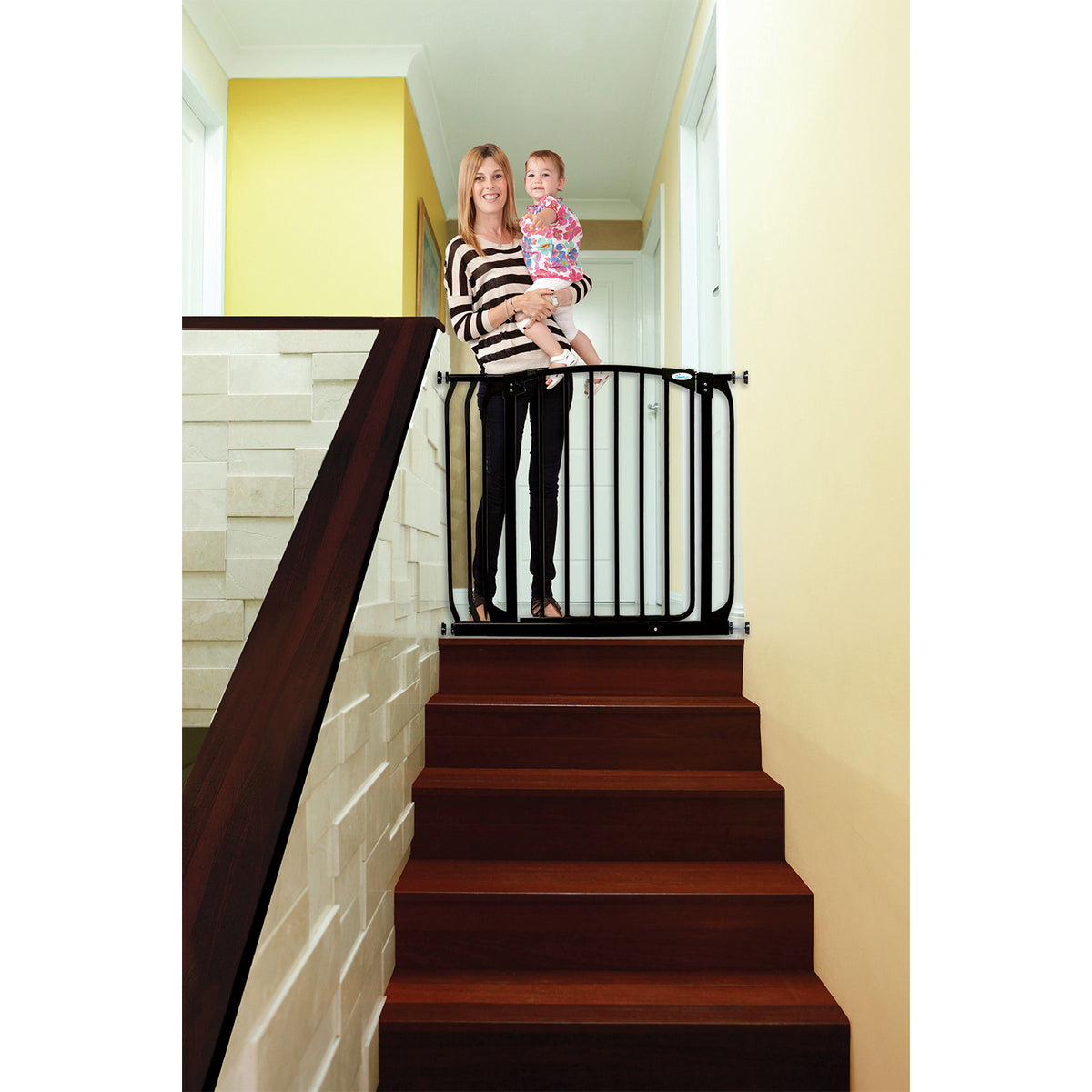 Dreambaby L786B Chelsea 28 to 39 Inch Auto-Close Baby Gate w/ Extensions, Black - VMInnovations