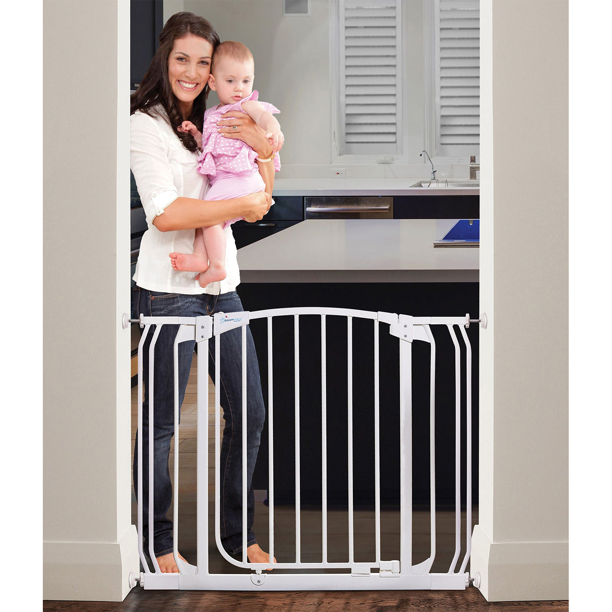 Dreambaby L786W Chelsea 28 to 39 Inch Auto-Close Baby Gate w/ Extensions, White - VMInnovations