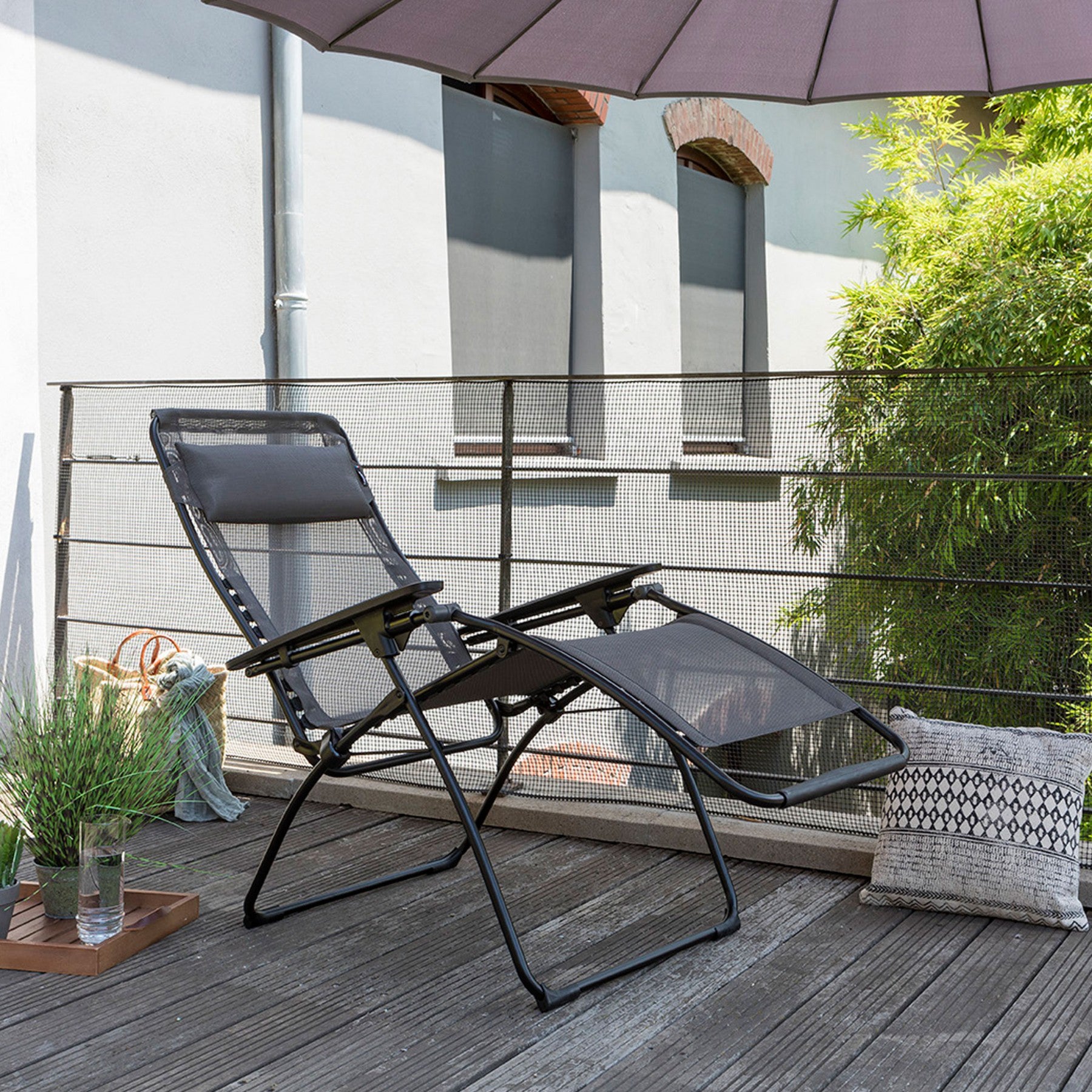 Lafuma Futura Batyline Series Relaxation Chair Recliner, Graphite (Used) - VMInnovations
