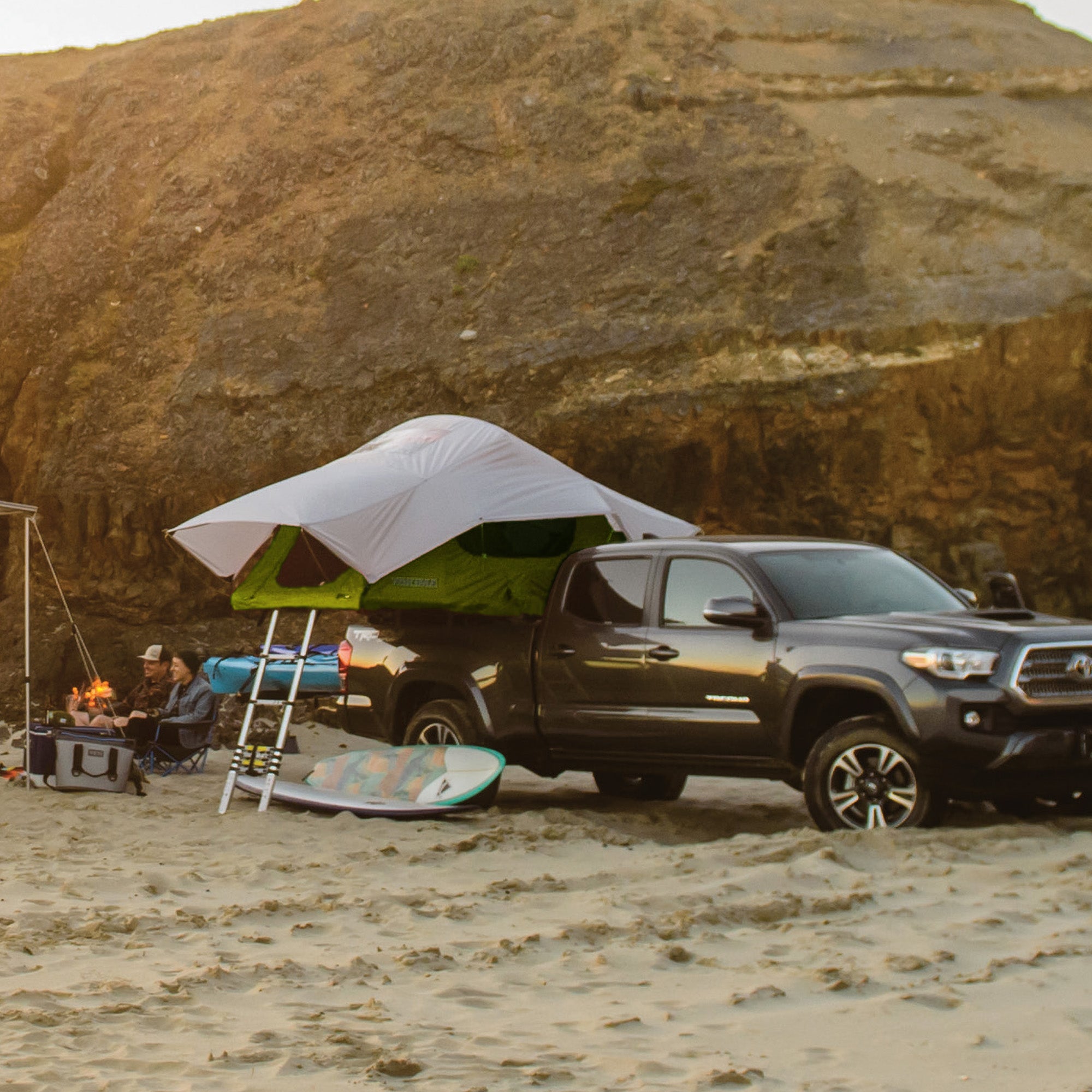 Yakima Medium Nylon Rooftop Camping Tent for 3 People w/Ladder, Green (Used) - VMInnovations