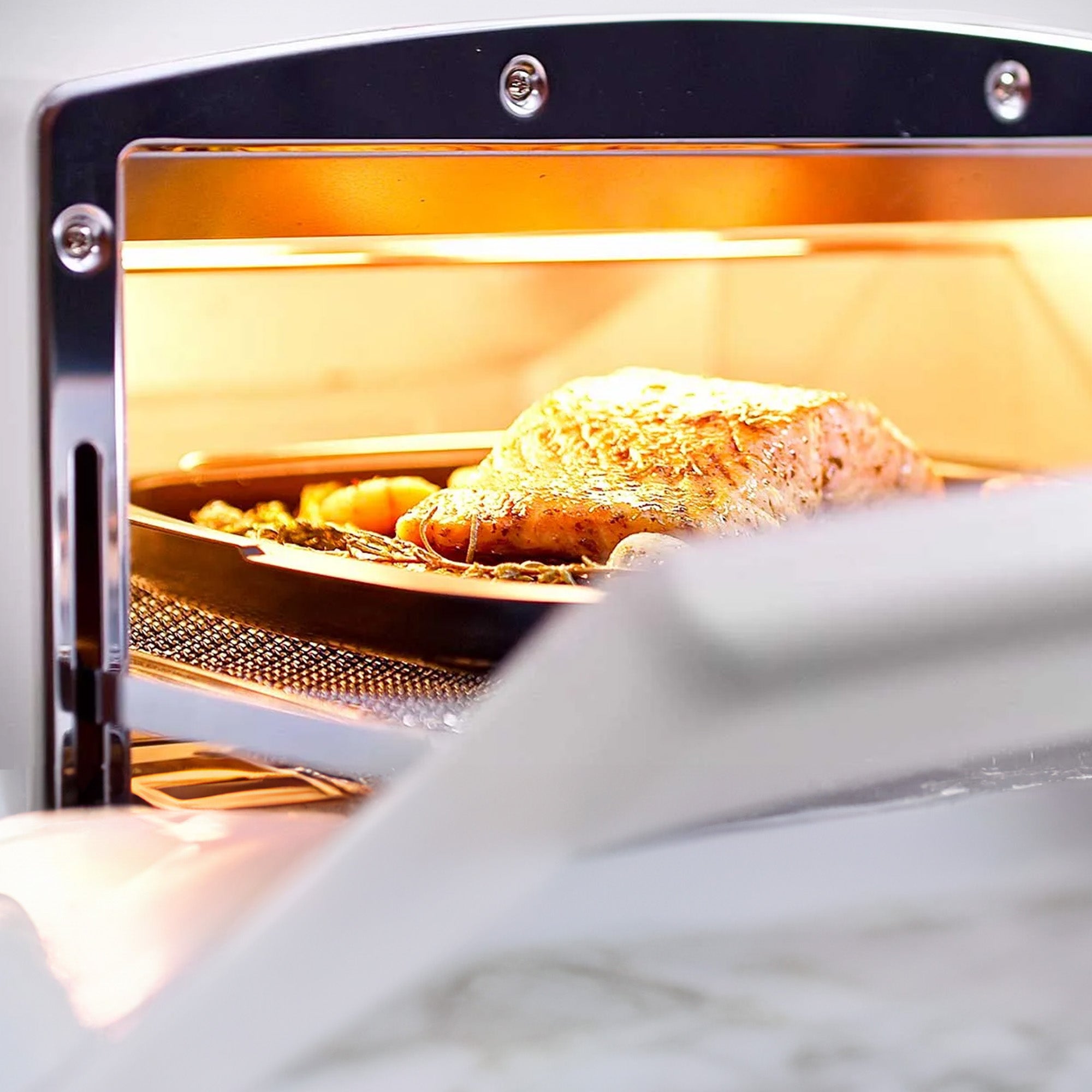 Sengoku HeatMate Countertop Toaster Oven w/ Graphite Technology, Eggshell White - VMInnovations