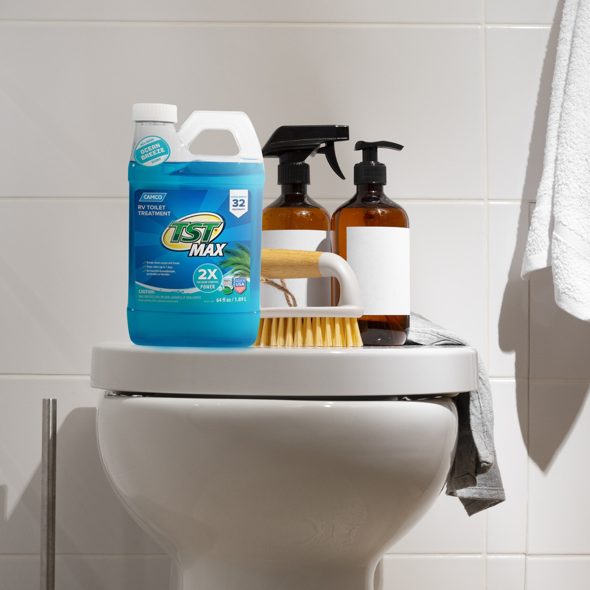 Camco TST MAX Ocean Scent 64 Oz RV Toilet Treatment to Eliminate Odors, Blue