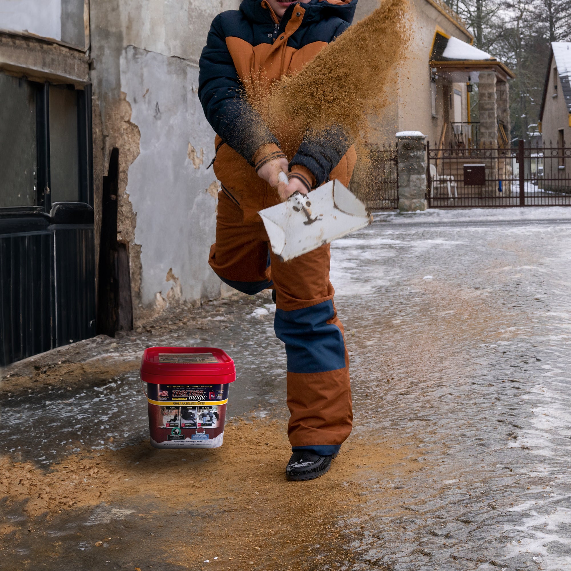 Traction Magic Quick Application All Natural Ice and Snow Melter, 15 Lb Bucket (Refurbished)