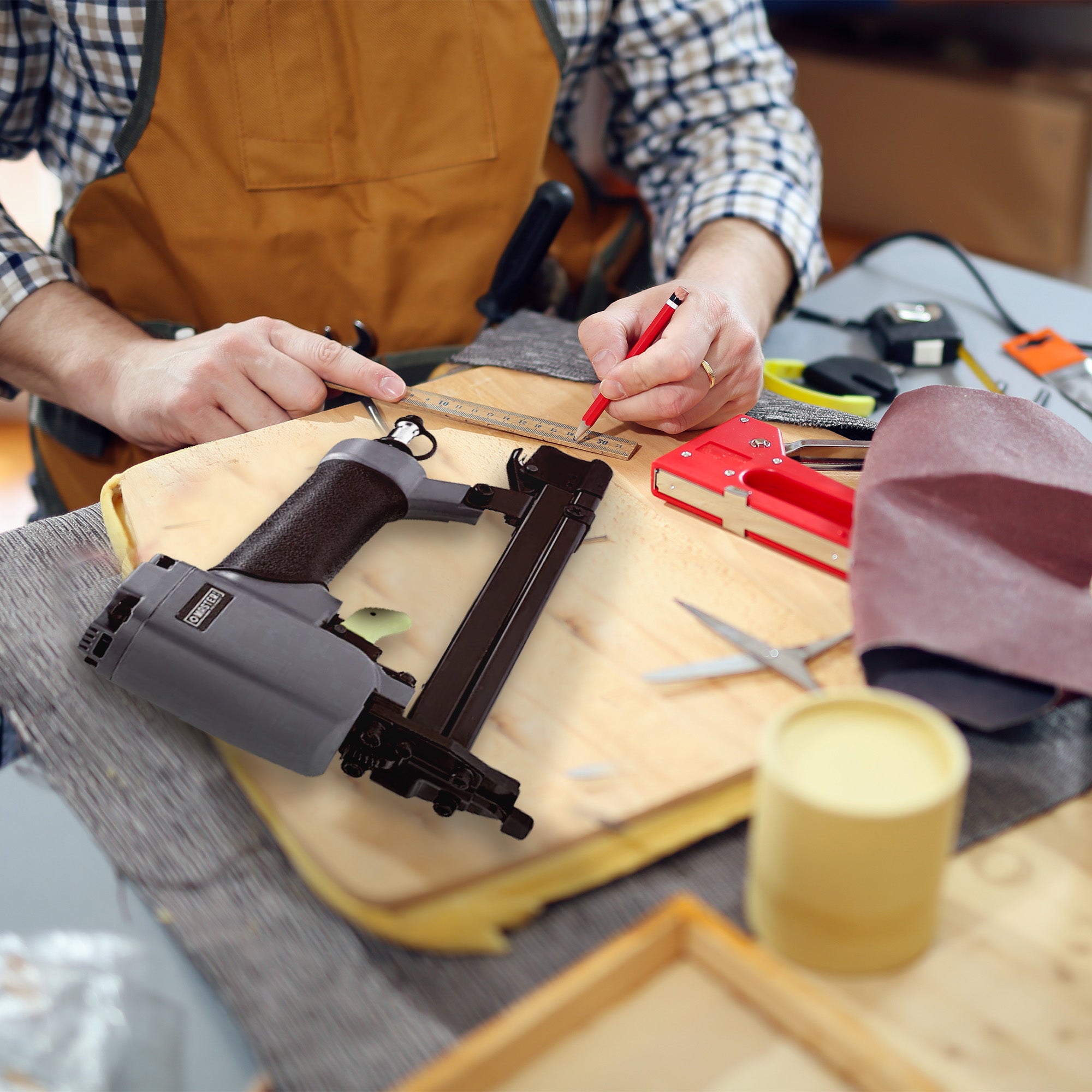 Master Mechanic 20 Gauge Pneumatic Upholstery Stapler Holds Up to 100 Fasteners - VMInnovations