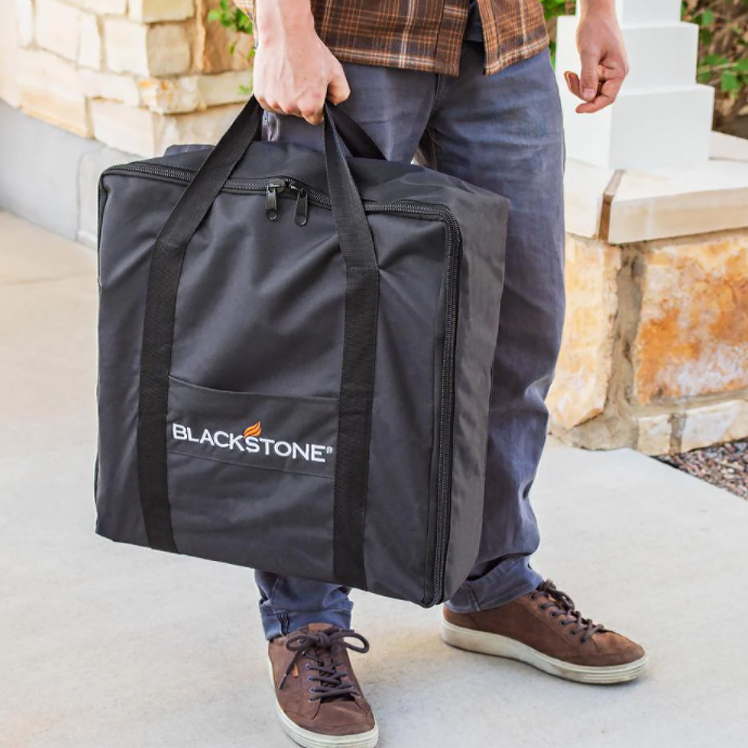 Blackstone 17 Inch Weatherproof Polyester Tabletop Griddle Cover & Carrying Bag