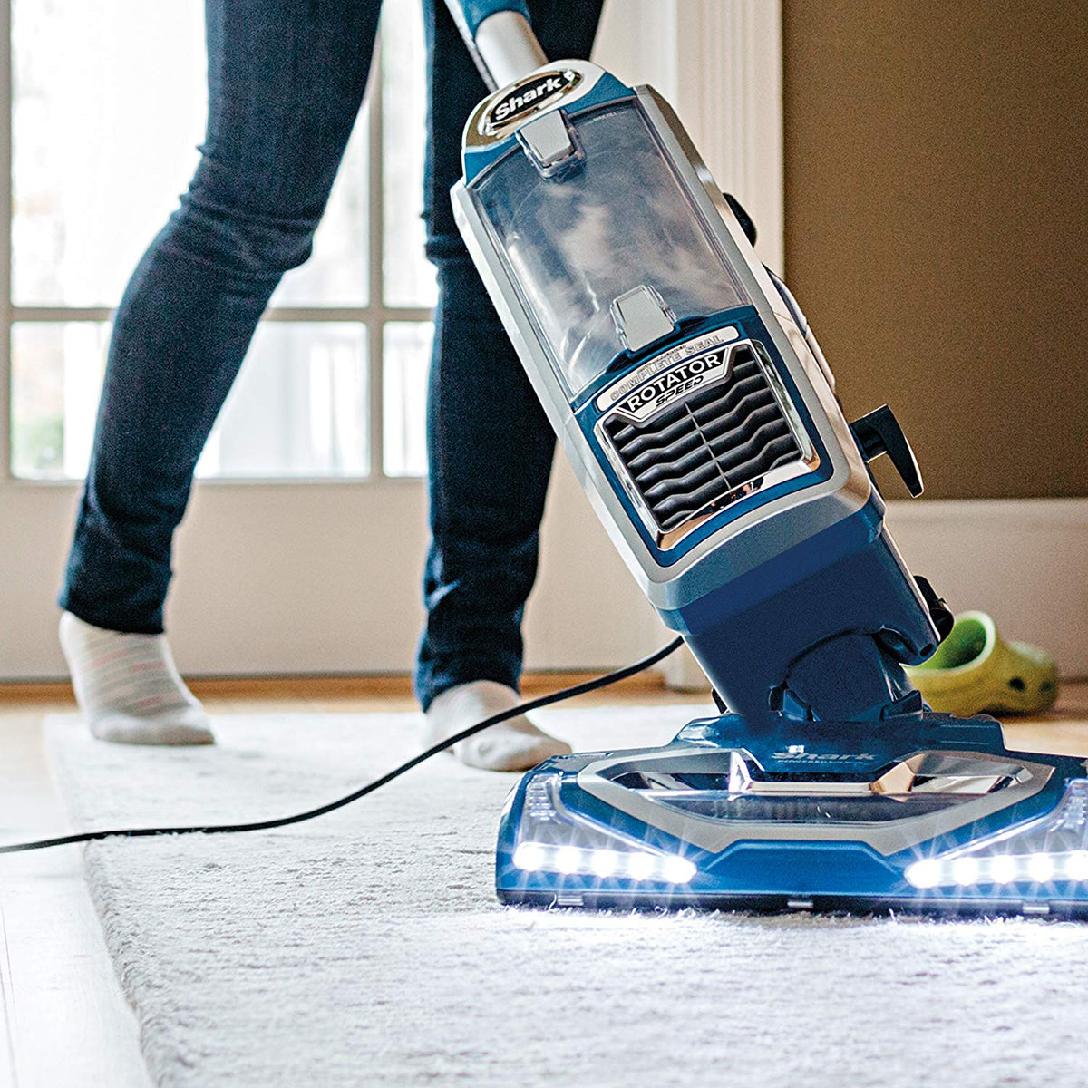 Shark NV682 Lift Away Upright Vacuum, Blue (Certified Refurbished) (For Parts)