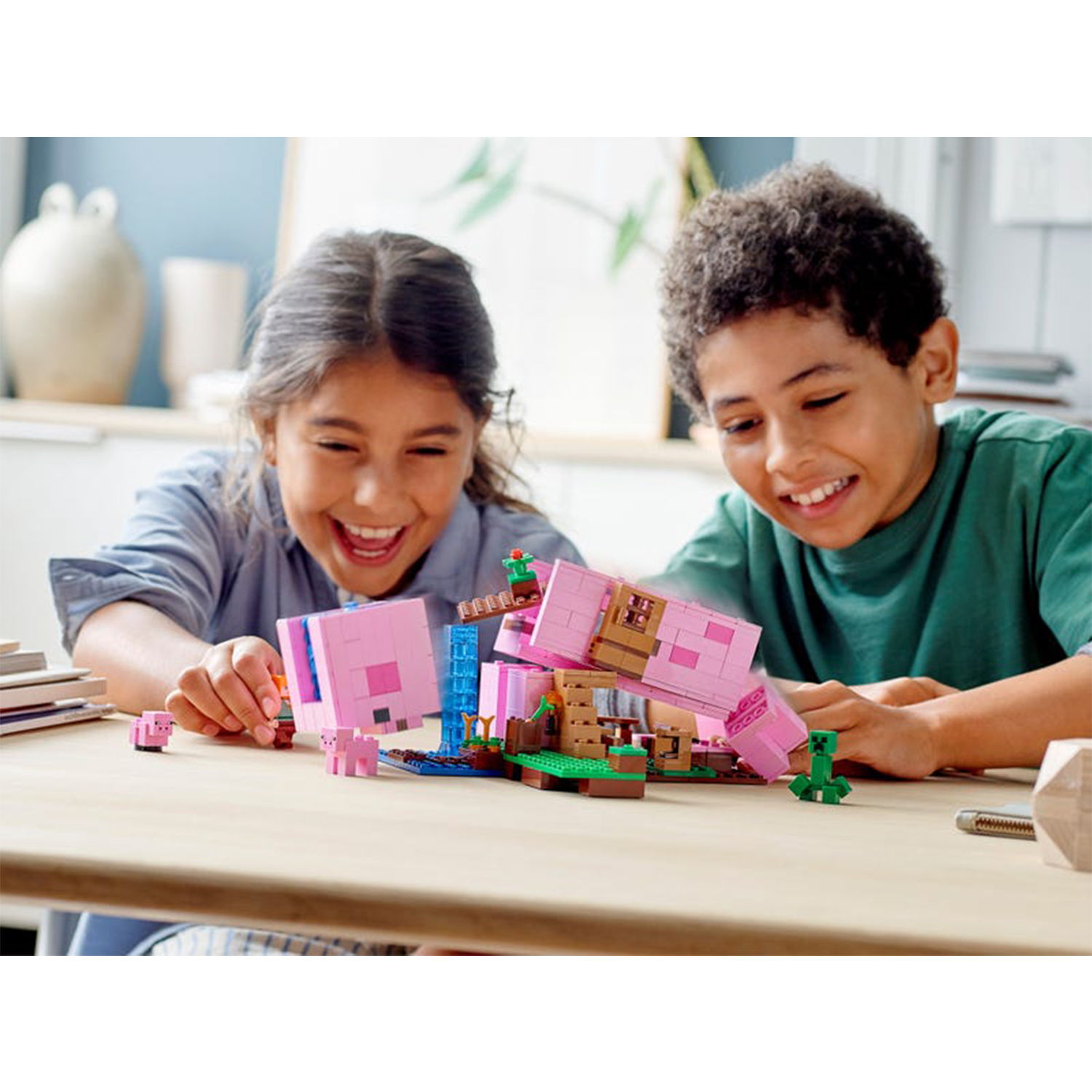 LEGO Minecraft The Pig House Kid's Building Kit Playset (490 Pieces)