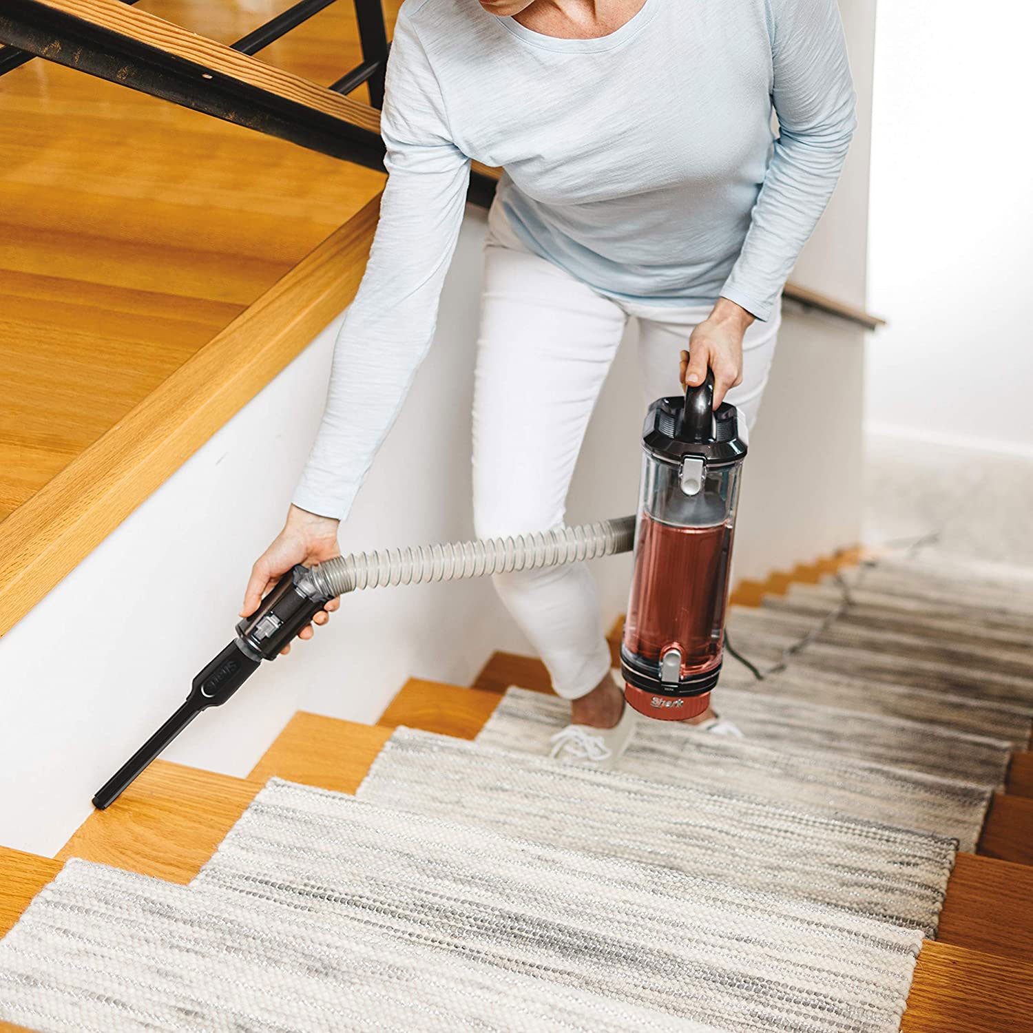 Shark APEX UpLight DuoClean Lift Away Bagless HEPA Stick Vacuum Cleaner (Used)