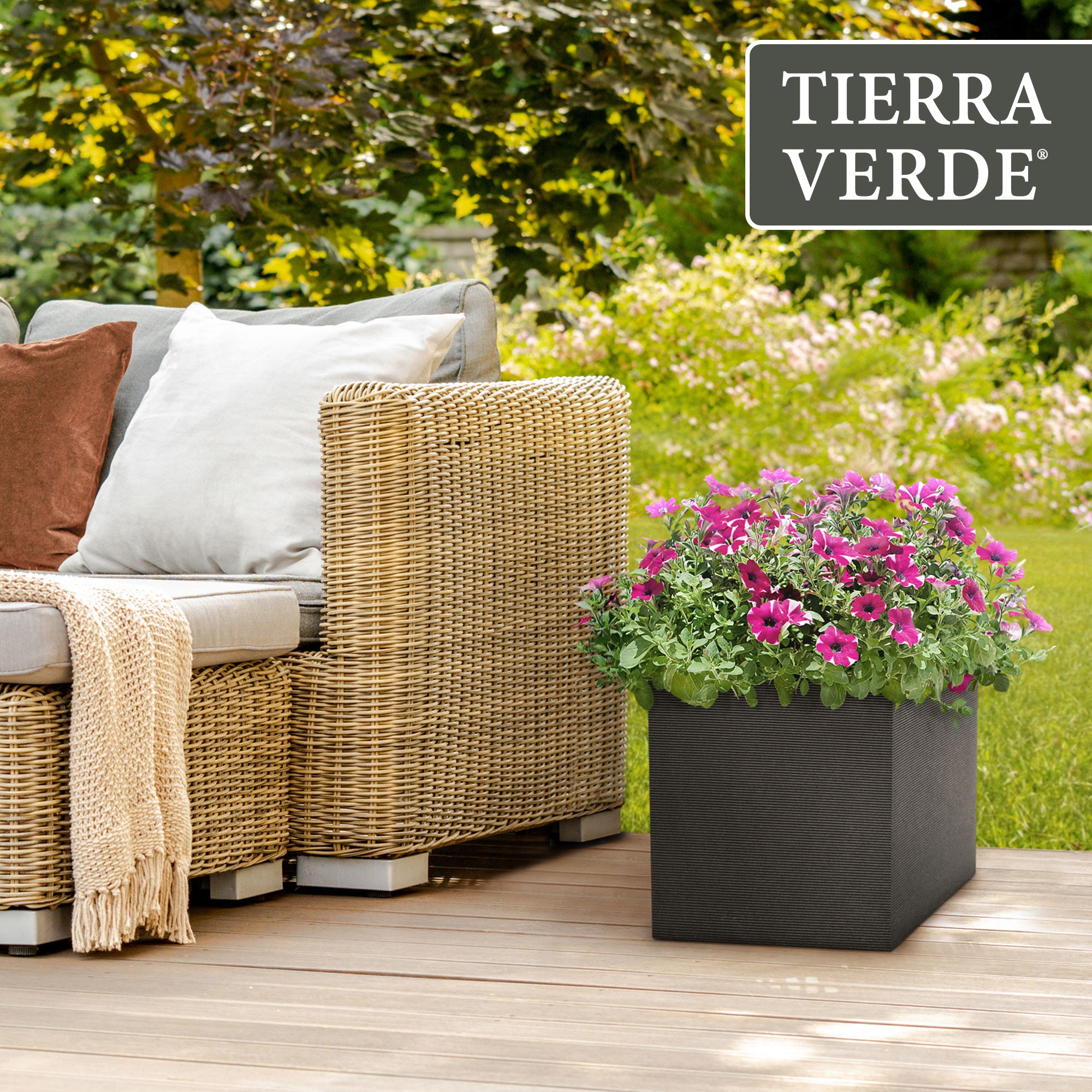 Tierra Verde Citadel Horizon Self Watering Planter, 13.5"W x 14"H, Black (Used)