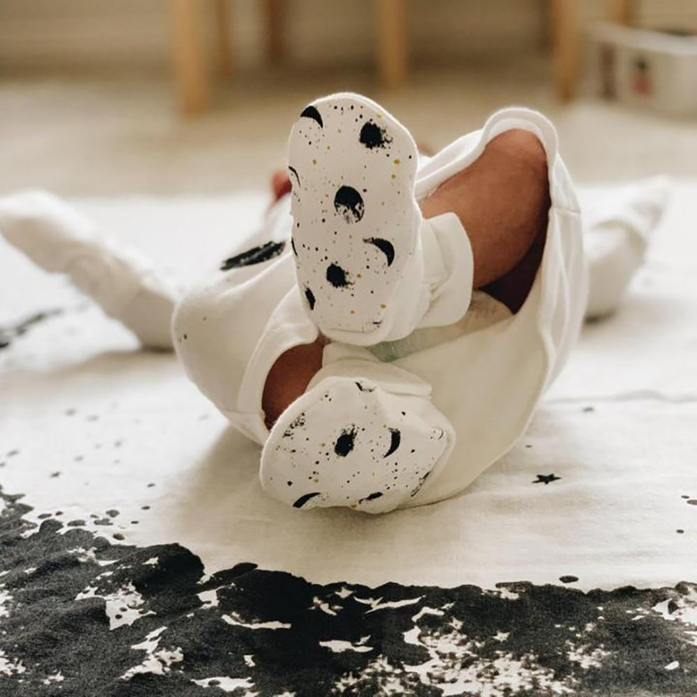 Goumikids Soft Organic Stay On Baby Boots Infant Booties Shoes, 0-3M Many Moons - VMInnovations