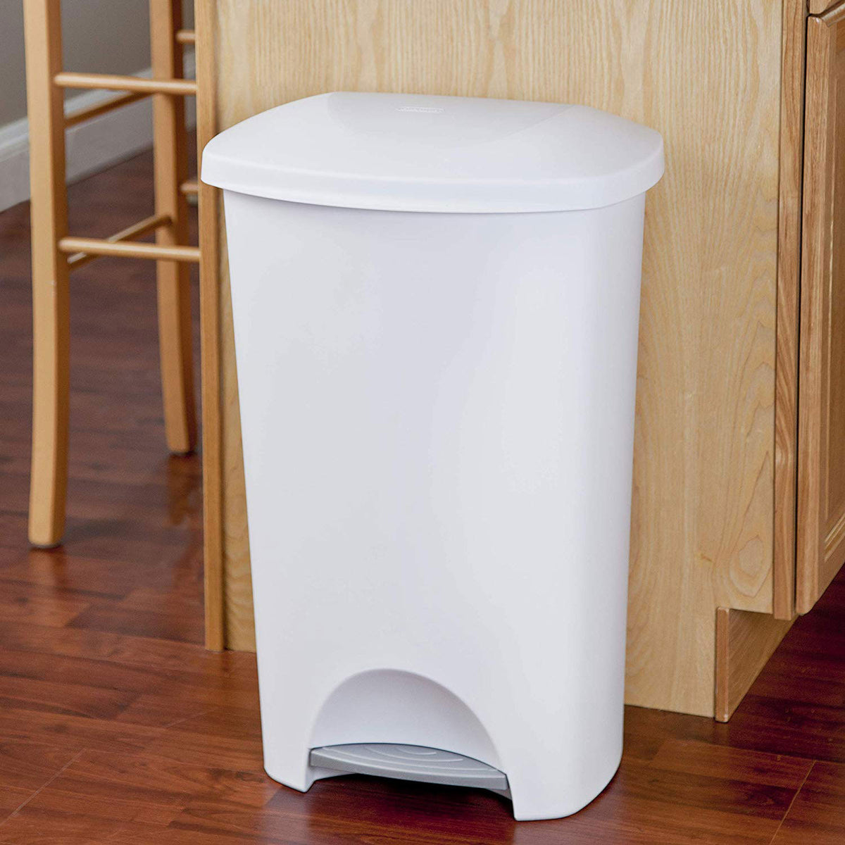 Sterilite 11 Gallon Hands Free StepOn Lid Lifting Wastebasket, White (12 Pack)