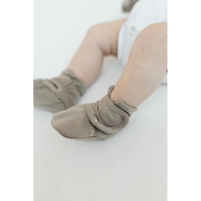 Goumikids Soft Organic Stay On Adjustable Baby Infant Booties, 0-3M Drops/Gray