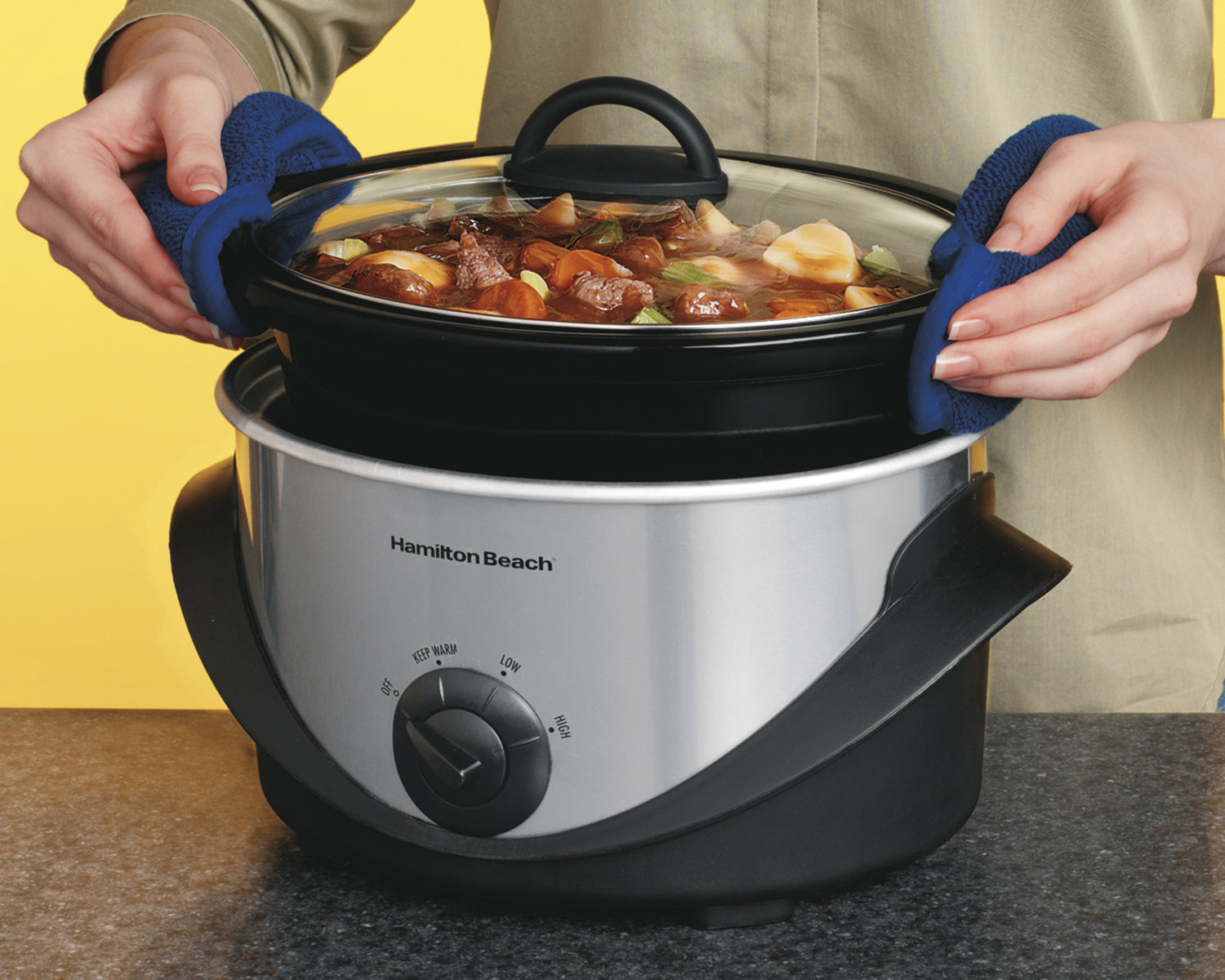 Hamilton Beach Kitchen Counter Top 4 Quart Slow Cooker Pot & 150 Recipe Cookbook