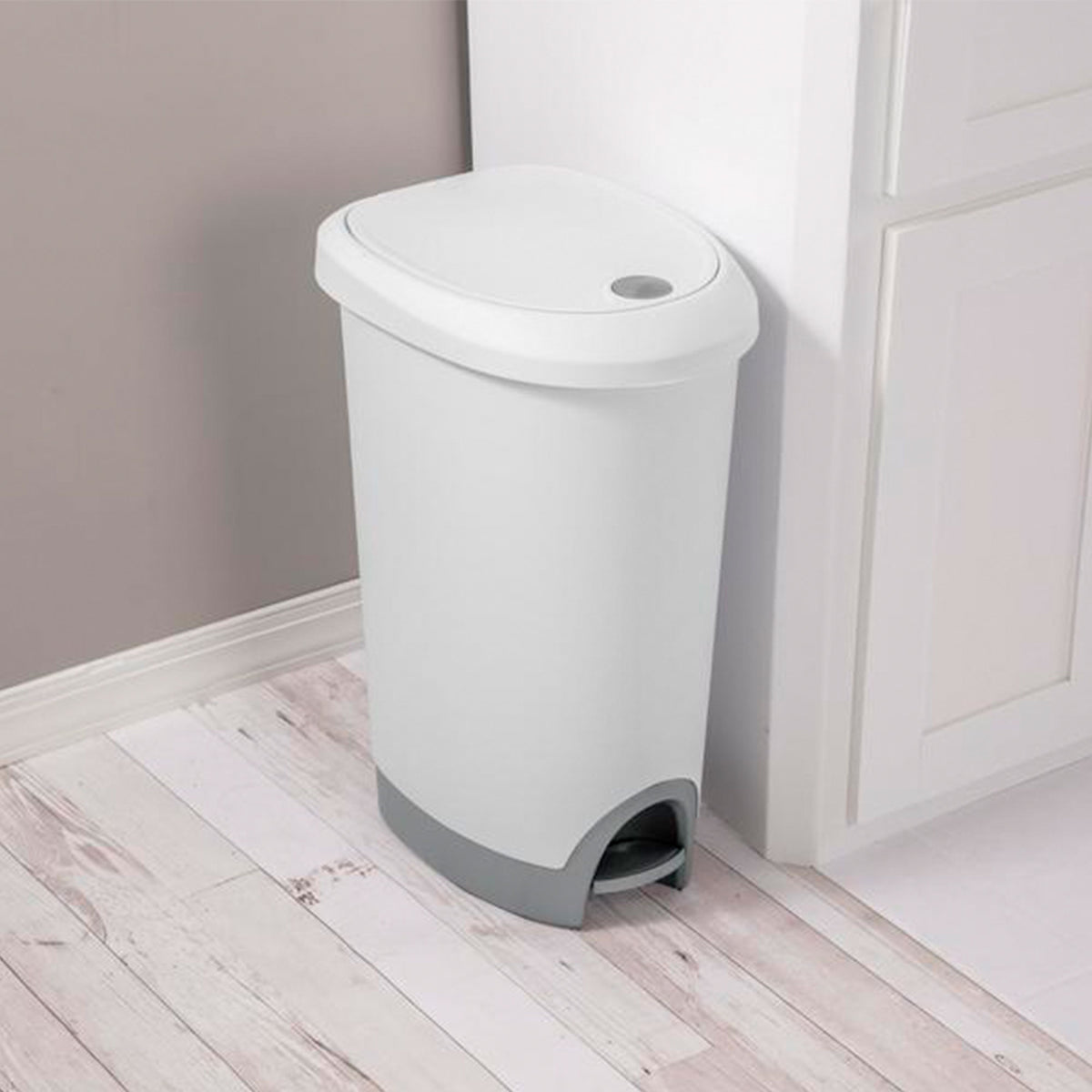 Sterilite 12.6 Gallon Locking StepOn Garbage Wastebasket, White 10738002(6 Pack)