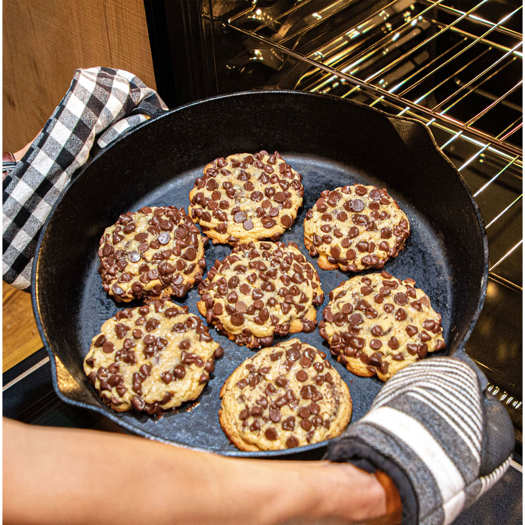 Bayou Classic 16" Double Handled Cast Iron Skillet with Pour Spouts, Black(Used)