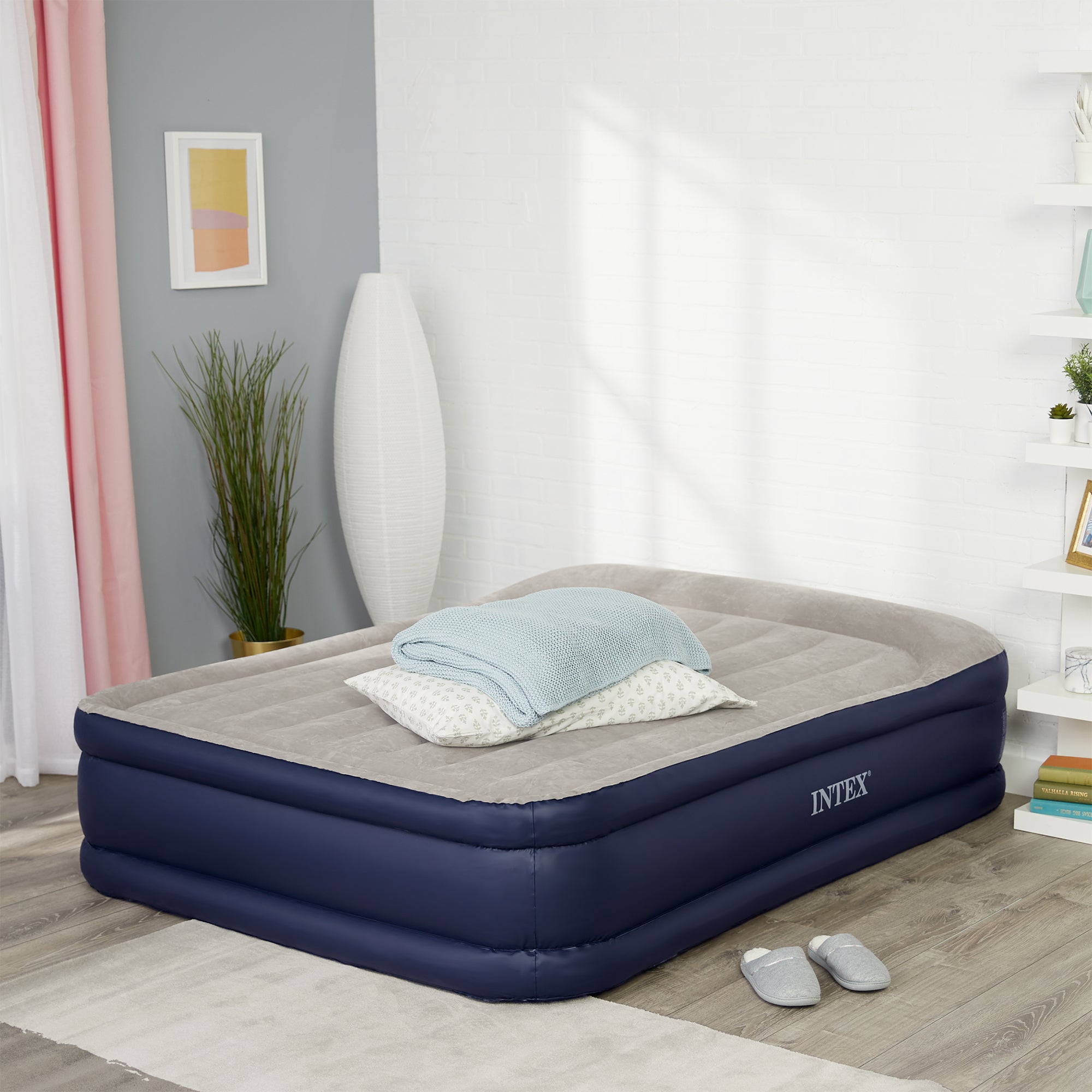 Intex Deluxe Pillow Rest Raised Blow Up Air Bed Mattress w/ Built In Pump, Queen