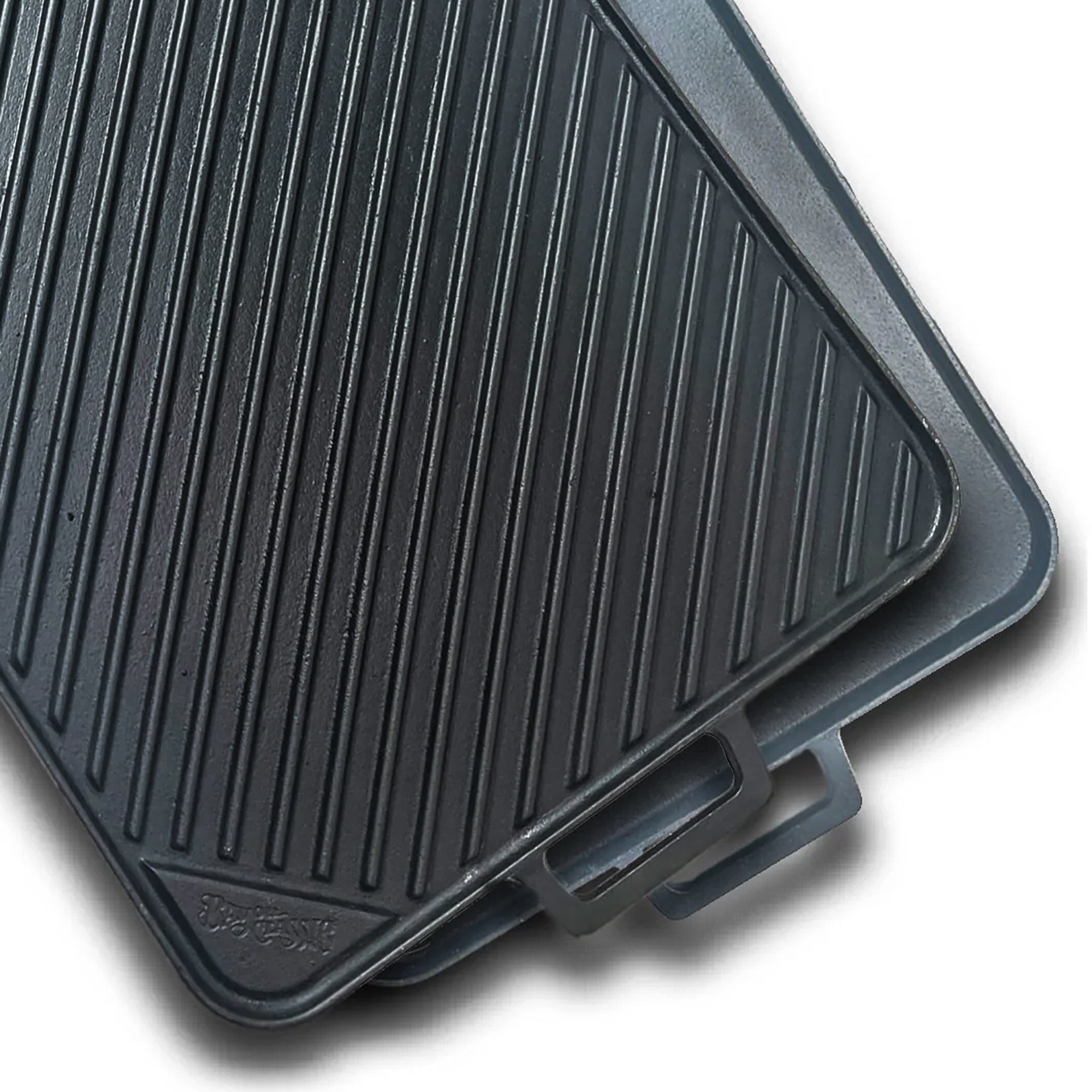 Bayou 28 Inch Flat and Grill Sides Seasoned Cast Iron Griddle Pan (Used) - VMInnovations