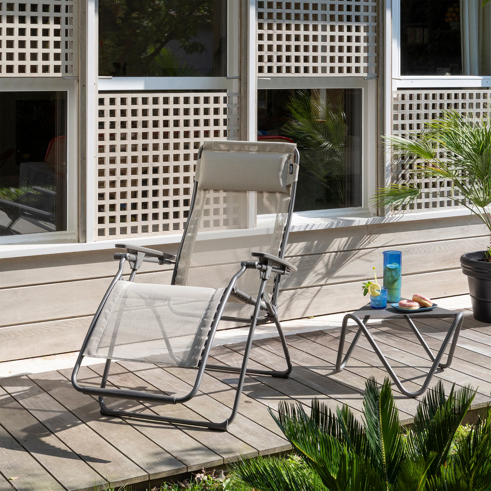 Lafuma Futura Zero Gravity Outdoor Steel Framed Lawn Recliner Chair, Seigle Grey - VMInnovations