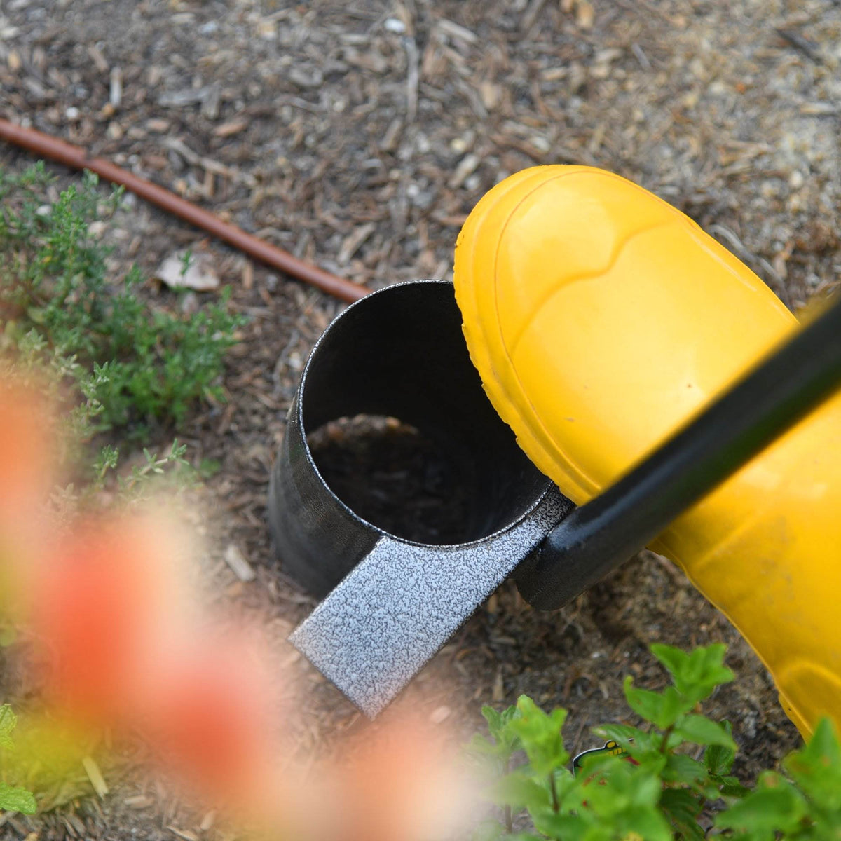 Yard Butler Heavy Duty Long Handled Bulb Garden Yard Planter Tool (Open Box)