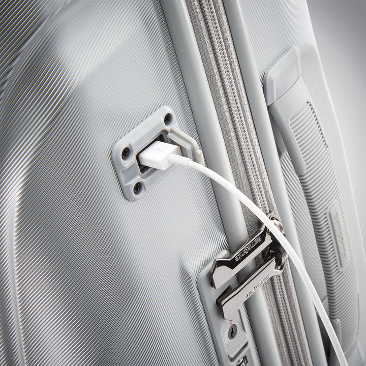 Samsonite Xcalibur Spinner Hard Side Lightweight Travel Carry On Suitcase (Used)