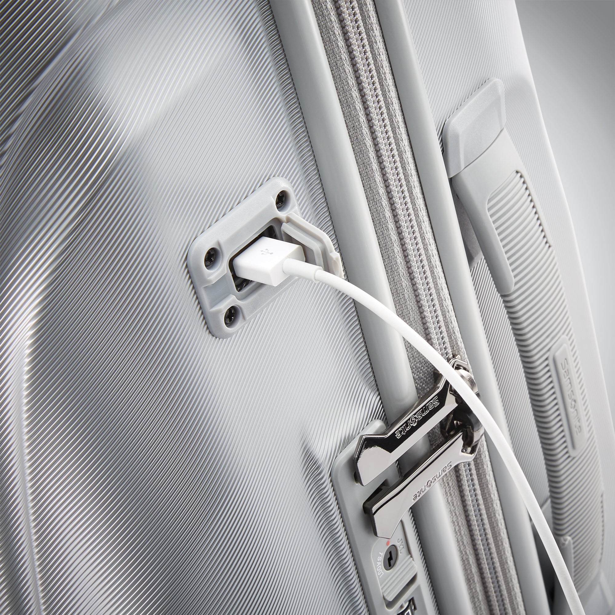 Samsonite Xcalibur XBT Spinner Hard Side Travel Carry On Suitcase (Open Box) - VMInnovations