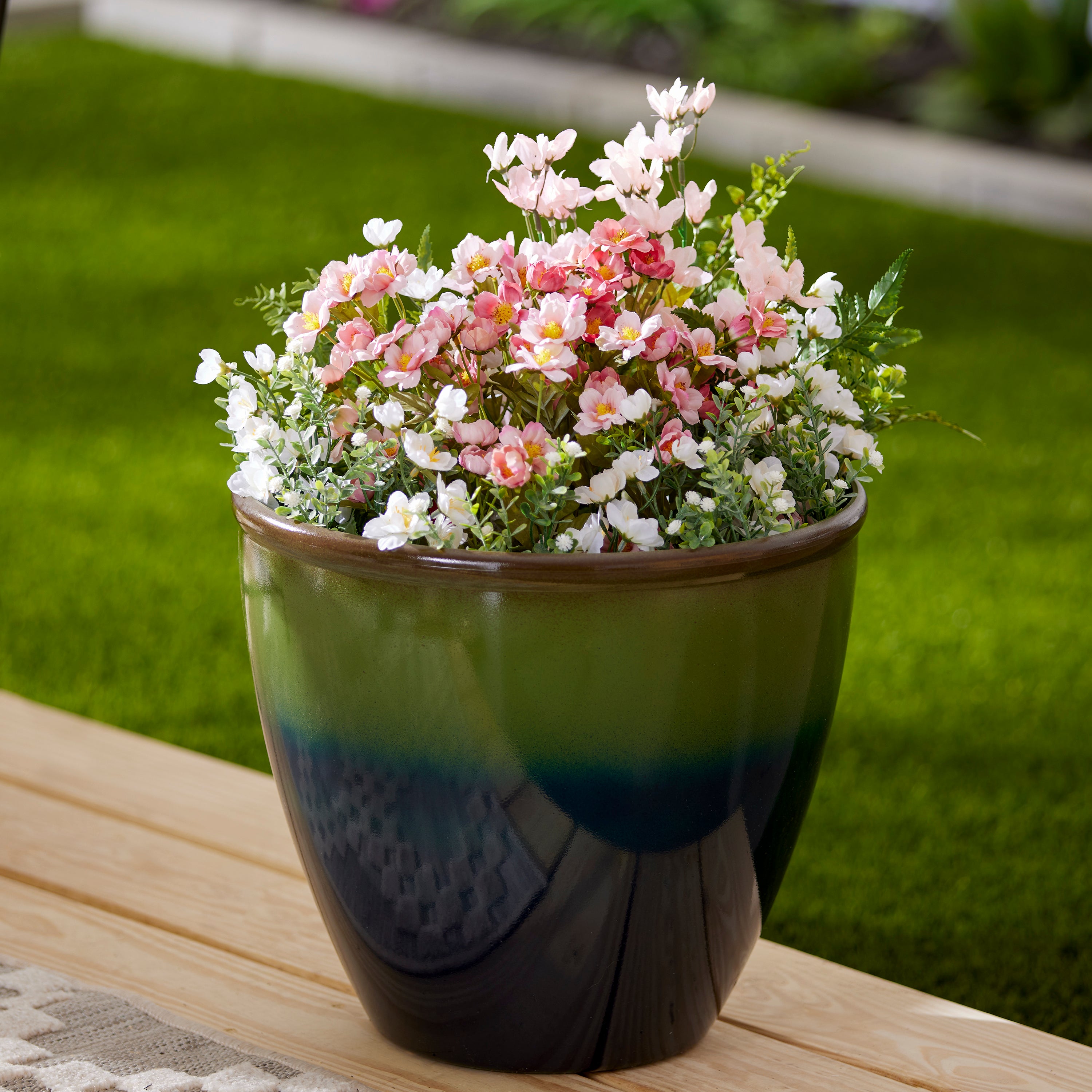 Suncast Seneca 16" Ombre Resin Plant Flower Planter Pot, Green/Blue  (Used)