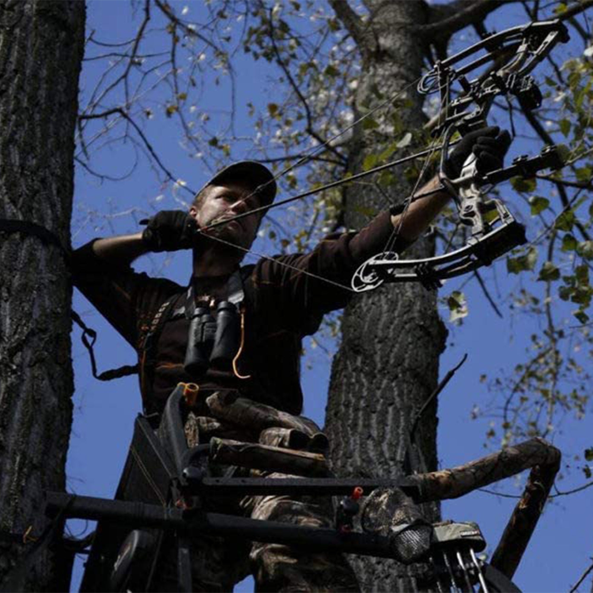 LS0550 Hunter HD 1.5 Deer Hunting 18.5 Ft 1 Person Ladder Tree Stand(For Parts) - VMInnovations