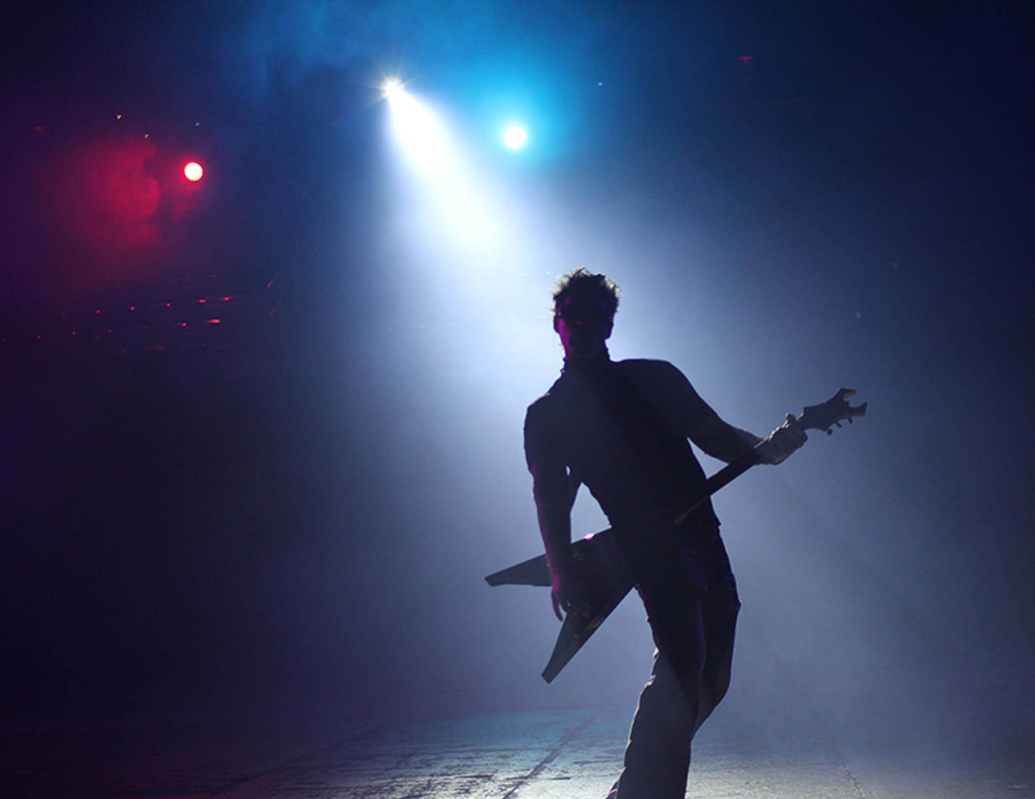 Chauvet DJ Fog Machine & Wireless Remote & American DJ Blacklight & Fog Fluid - VMInnovations