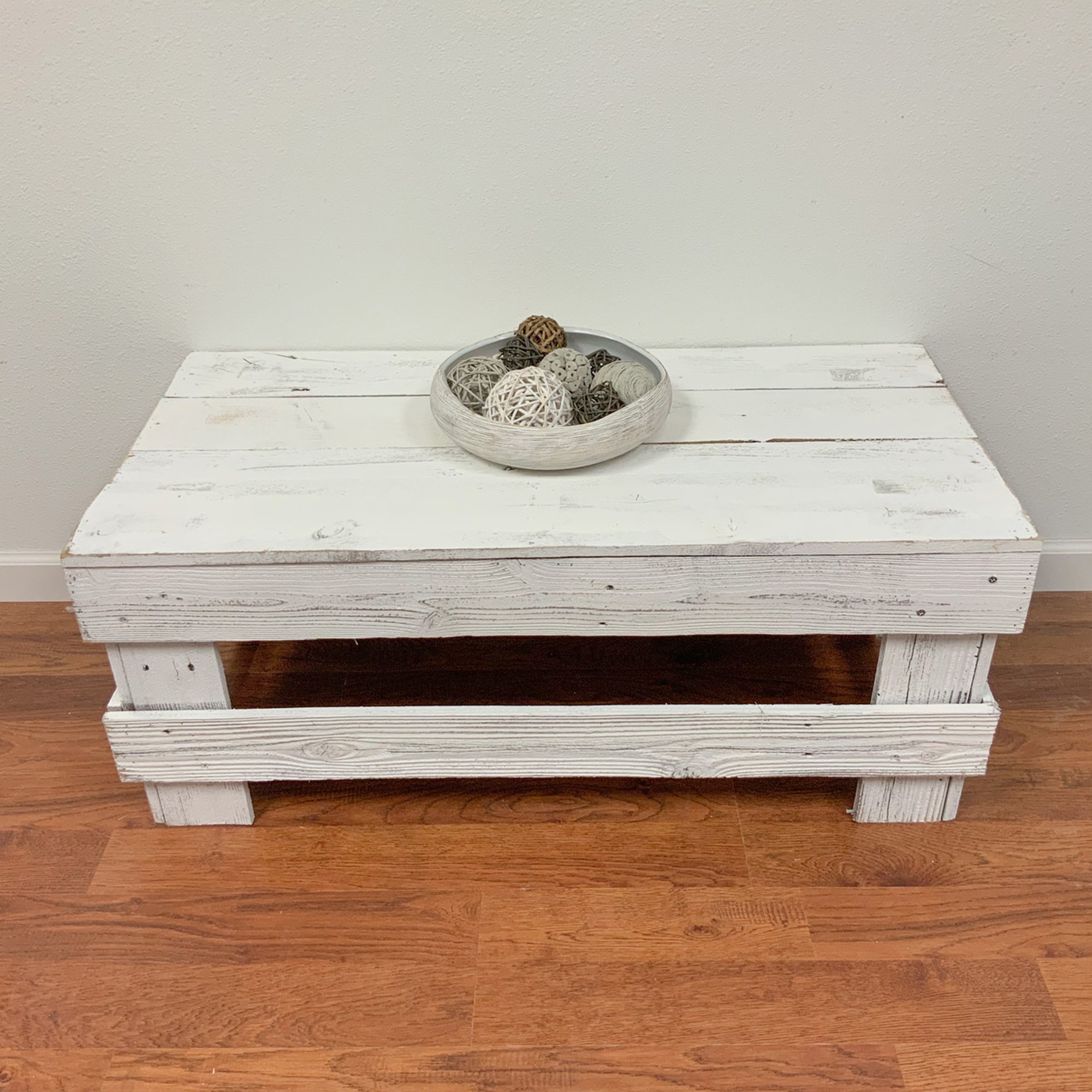 del Hutson Designs Natural Barnwood Rustic Farmhouse End/Coffee Table, White