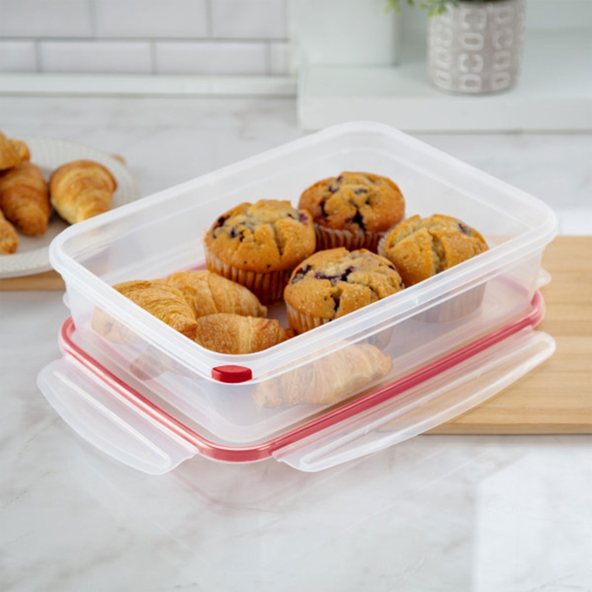 Sterilite 03426604 16 Cup Rectangle UltraSeal Food Storage Container, Red 12 Ct - VMInnovations