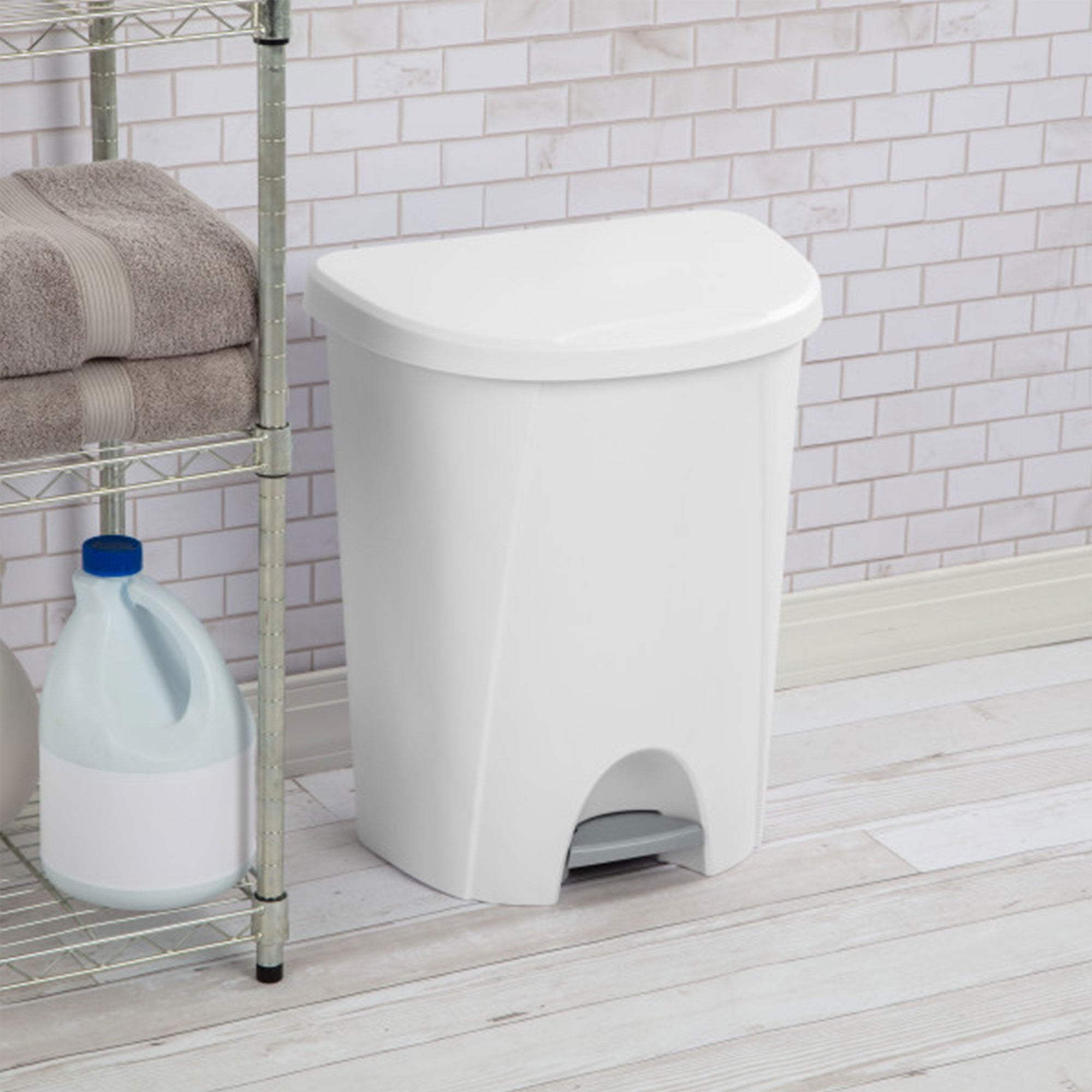 Sterilite 6.6 Gallon/25 Liter Portable Home StepOn Wastebasket, White (4 Pack)