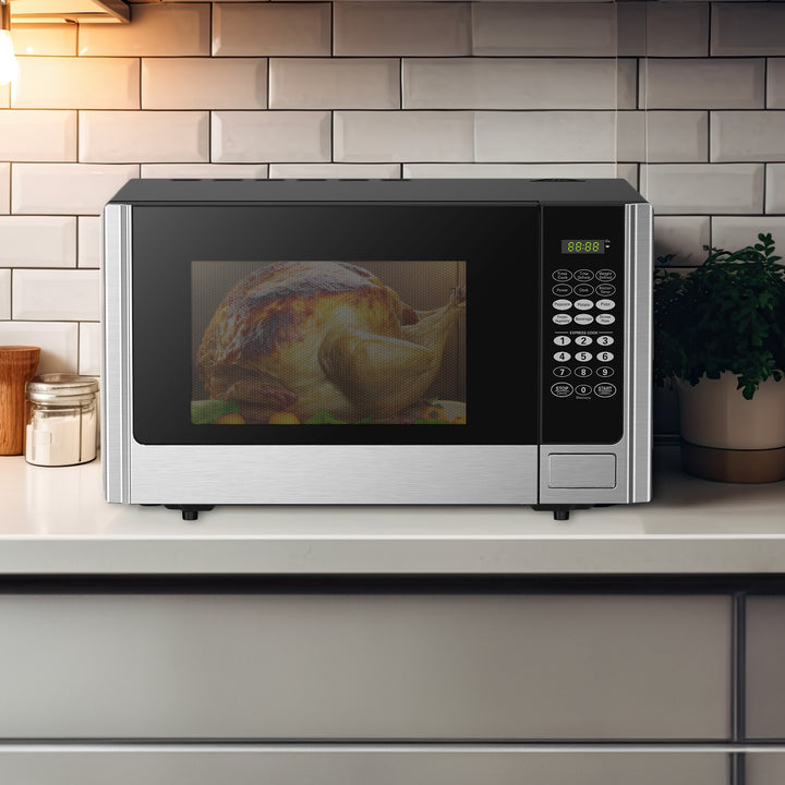 Black and Decker 900 Watt 0.9 Cubic Feet Counter Microwave Oven (Open Box)