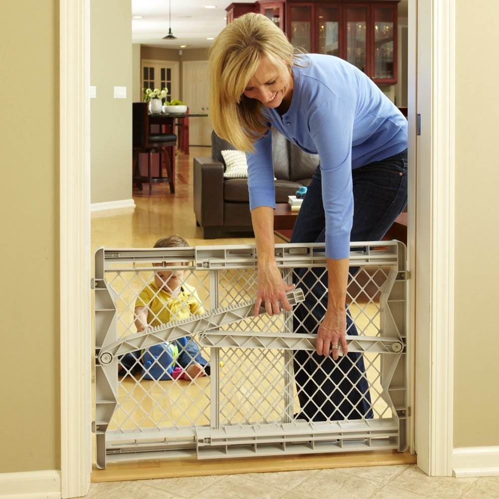 North States Top-Notch Plastic Pressure Mounted Baby & Pet Safety Gate(Open Box)