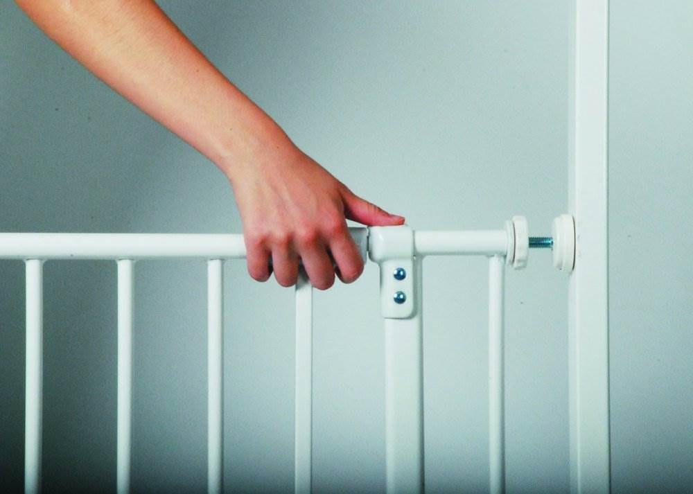 North States Easy-Close 28 to 38.5 Inch Metal Baby Child Pet Safety Gate - Used