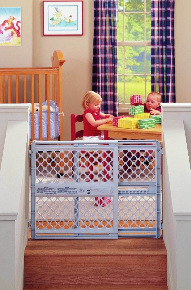 Toddleroo by North States Classic Baby and Child Safety Pet Gate, 26" Tall