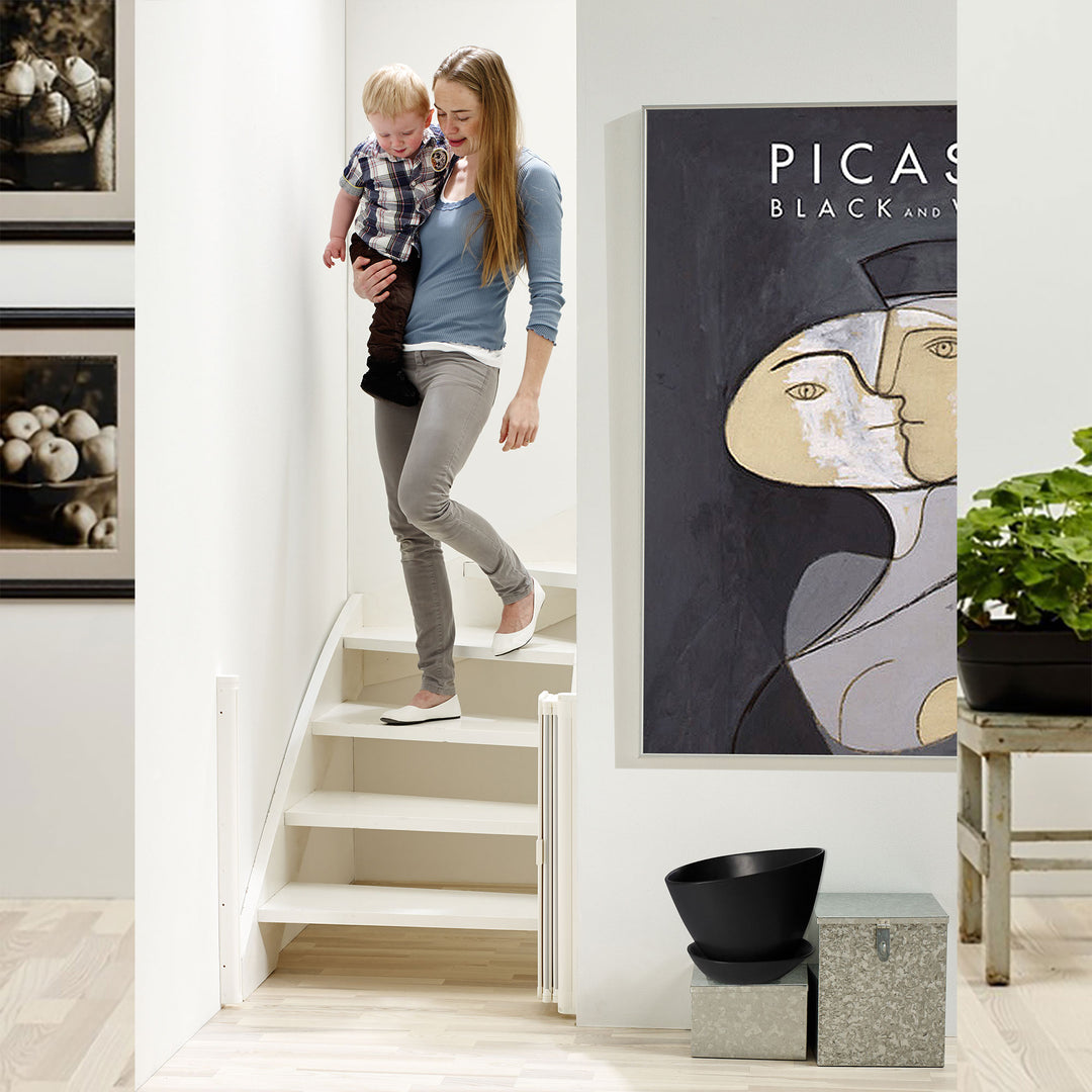 Scandinavian Pet Design Guard Me Retractable 22" to 36" Pet Safety Gate (Used) - VMInnovations