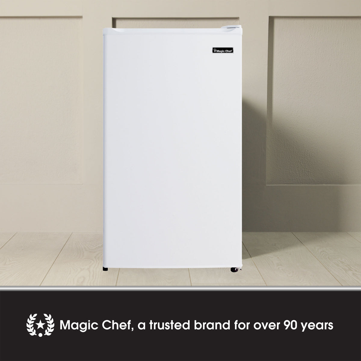 Magic Chef 3.5 Cubic Feet Compact Mini Refrigerator & Freezer, White (Used)