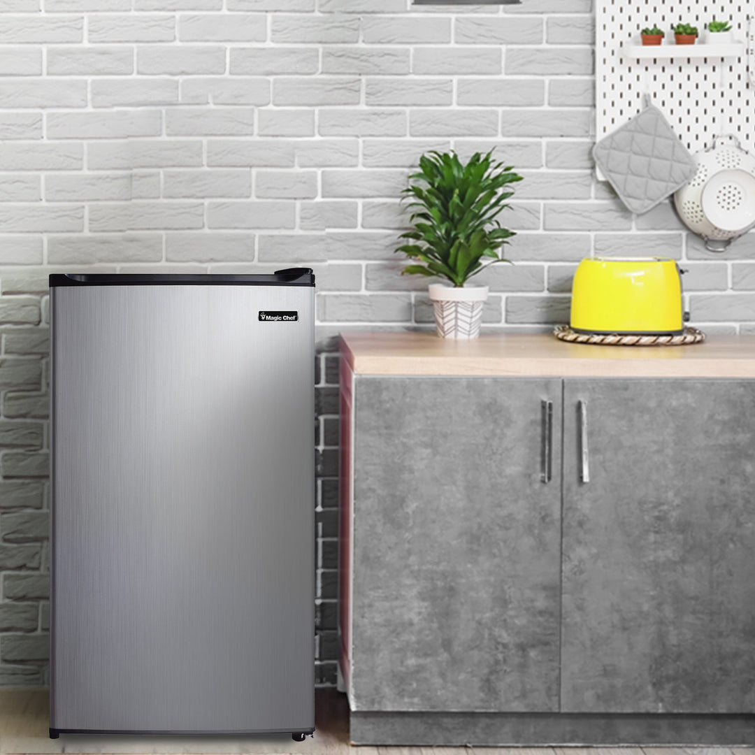 Magic Chef 3.5 Cubic Feet Compact Mini Refrigerator & Freezer, Silver (Damaged)