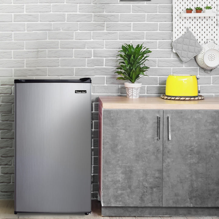 Magic Chef 3.5 Cubic Feet Compact Mini Refrigerator & Freezer, Silver (Damaged)