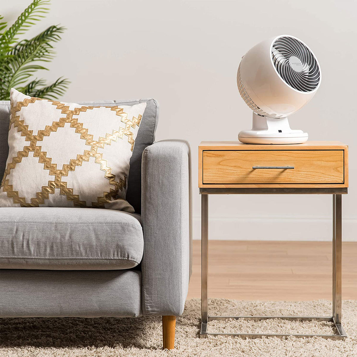 IRIS USA Remote Controlled Desktop Compact Small Oscillating Fan (Damaged)