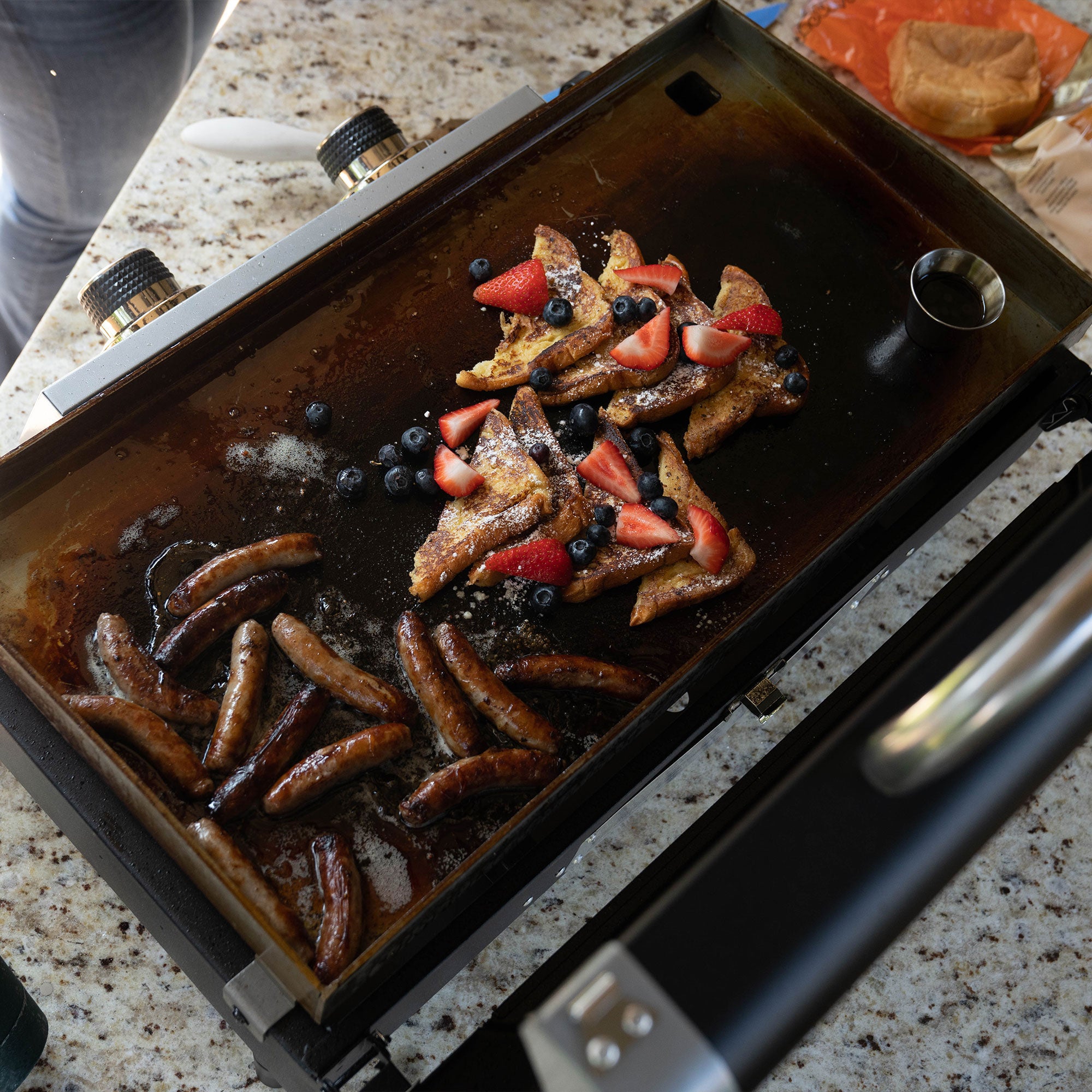 Razor Griddle 25 Inch Portable 2 Burner LP Propane Gas Grill, Steel (Used) - VMInnovations