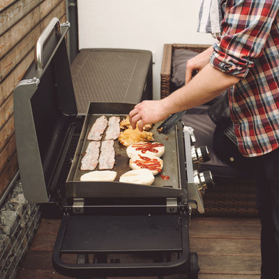 Razor Griddle 25 Inch 2 Burner LP Propane Gas w/ Folding Shelf, Steel (Used) - VMInnovations
