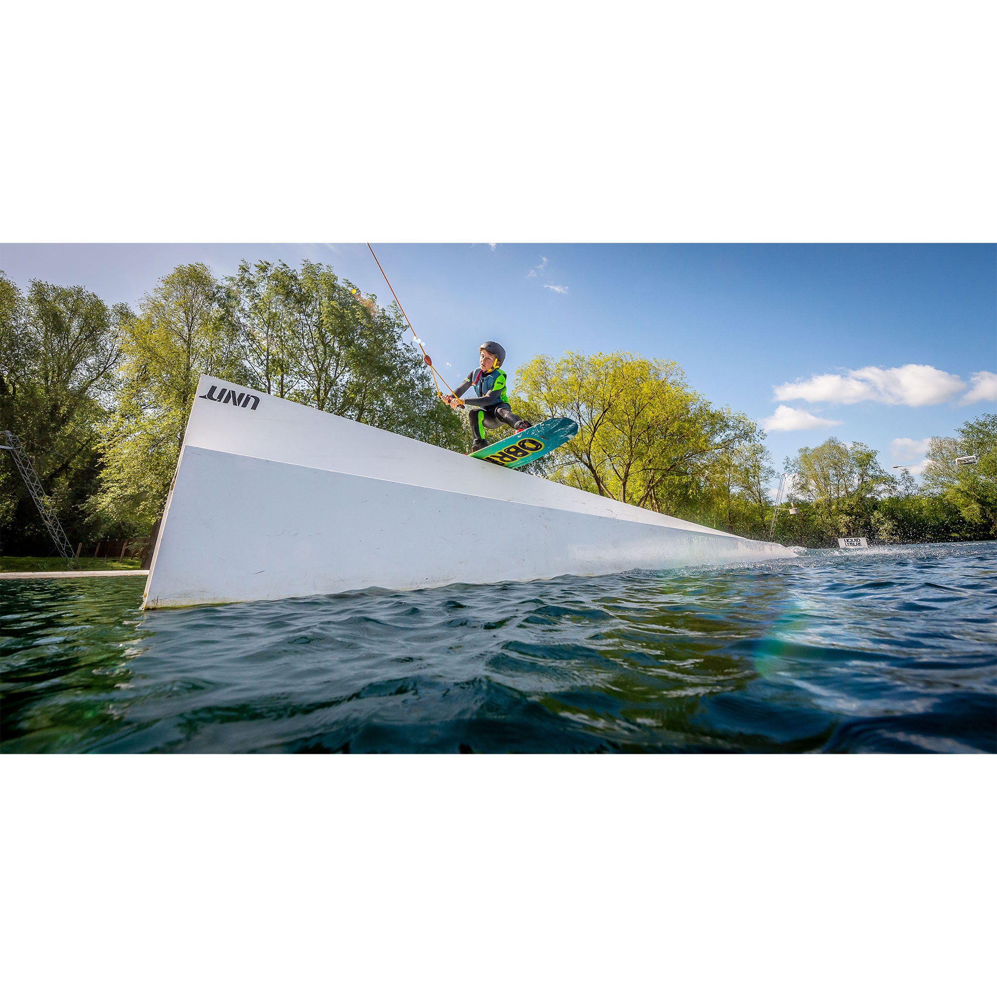 O'Brien Hooky 123 Youth Wakeboard Package with Access 2 to 5 Boots Bindings