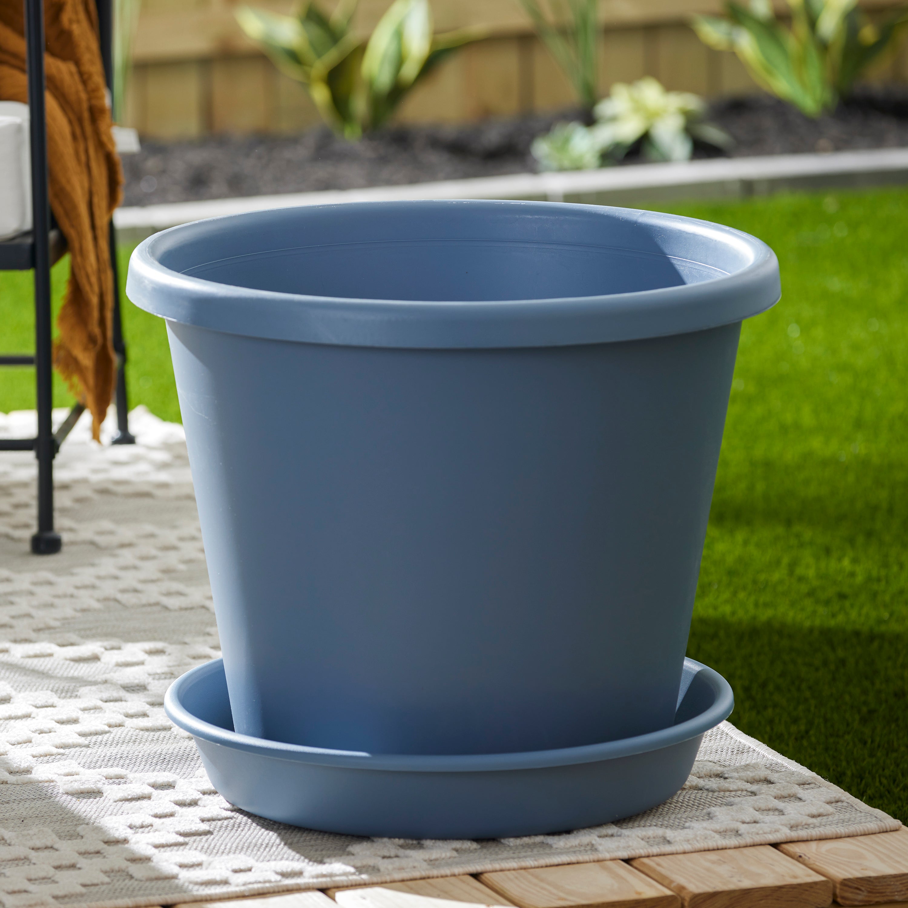 The HC Companies Planter Saucer for 24 Inch Classic Pot Container, (Used)