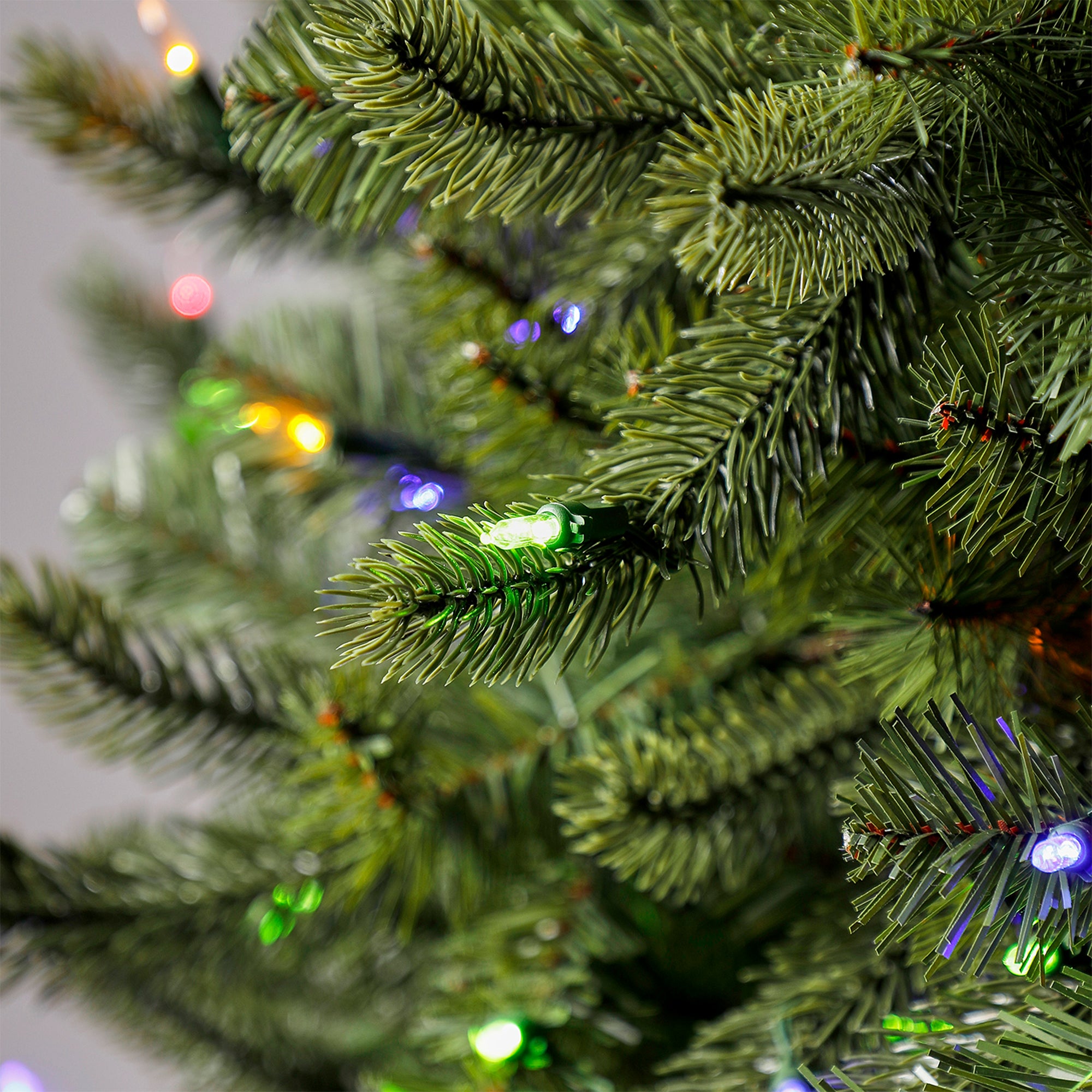Evergreen Classics 7.5 Ft Vermont Spruce Tree, 600 Remote LED Lights (Used) - VMInnovations